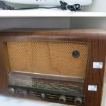 This is a Timed Online Auction on Bidspotter.co.uk, Click here to bid.  A Philips Valve Radio (