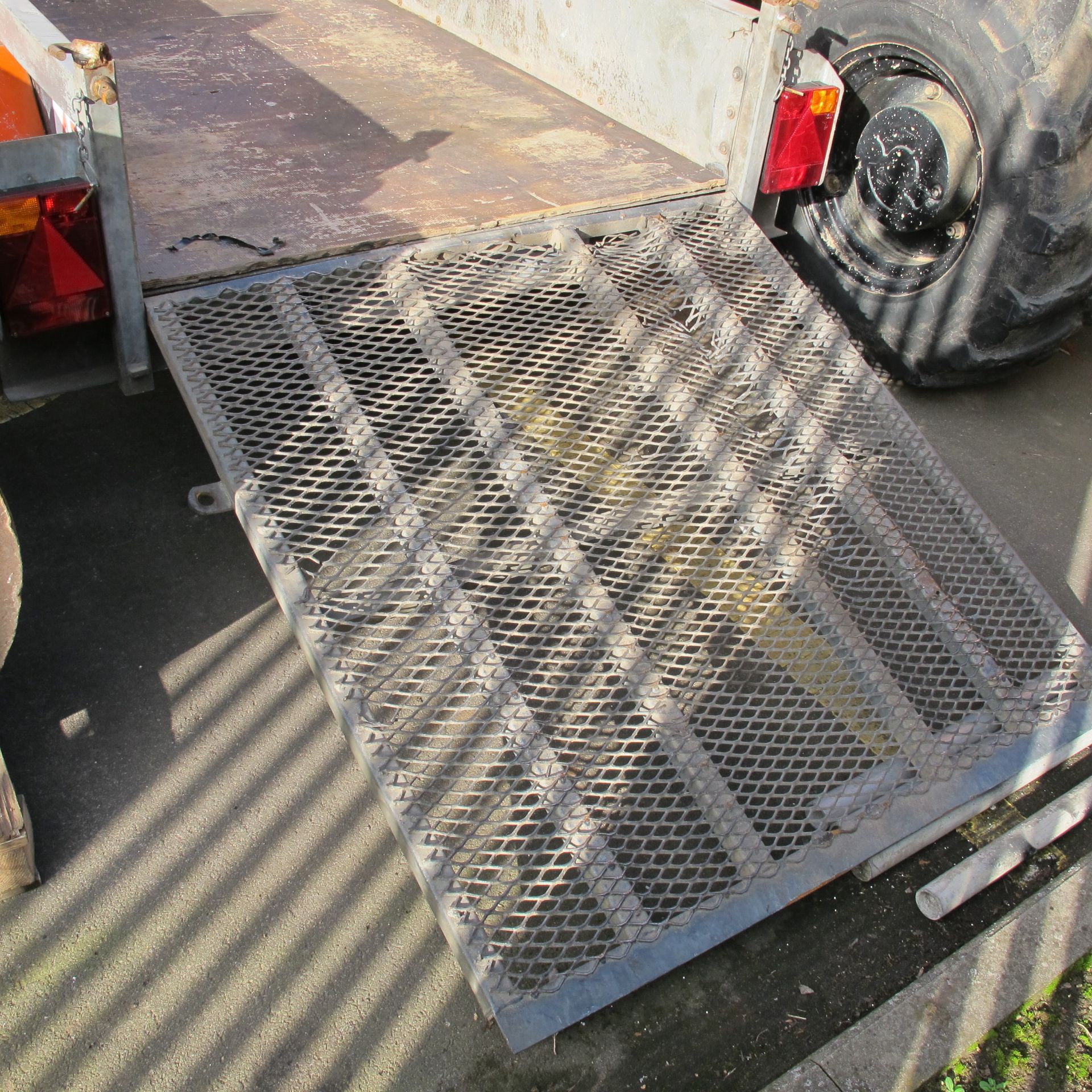 * Twin Axle Plant Trailer with Tail Ramp; Wooden Floor (no plate): Bed Size 8'3'' x 4'1''; Ramp Size - Image 3 of 3