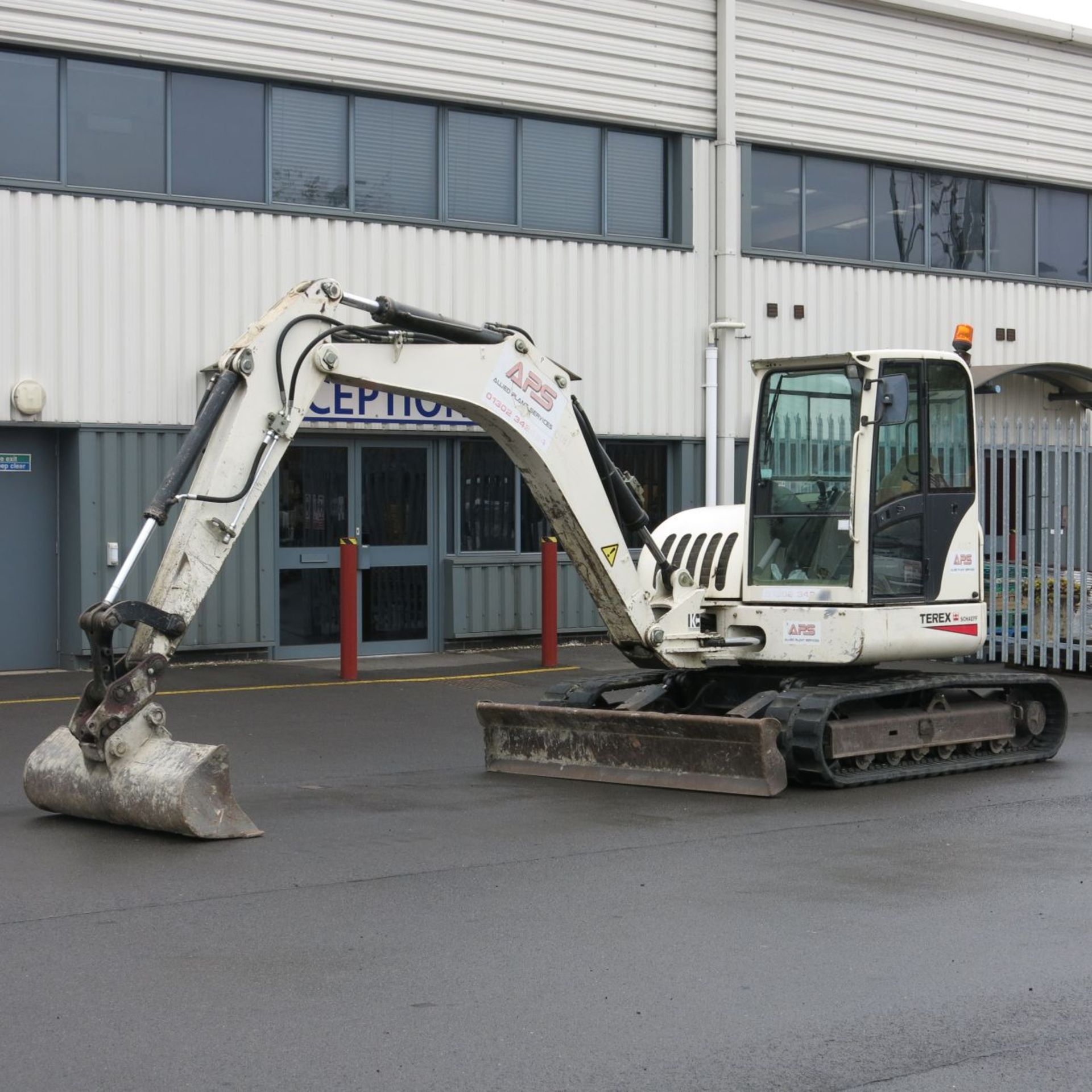 * Terex Schaeff HR32 8 Ton Excavator with 5ft Bucket.  YOM 2003.  Rubber Tracks with Deutz 4