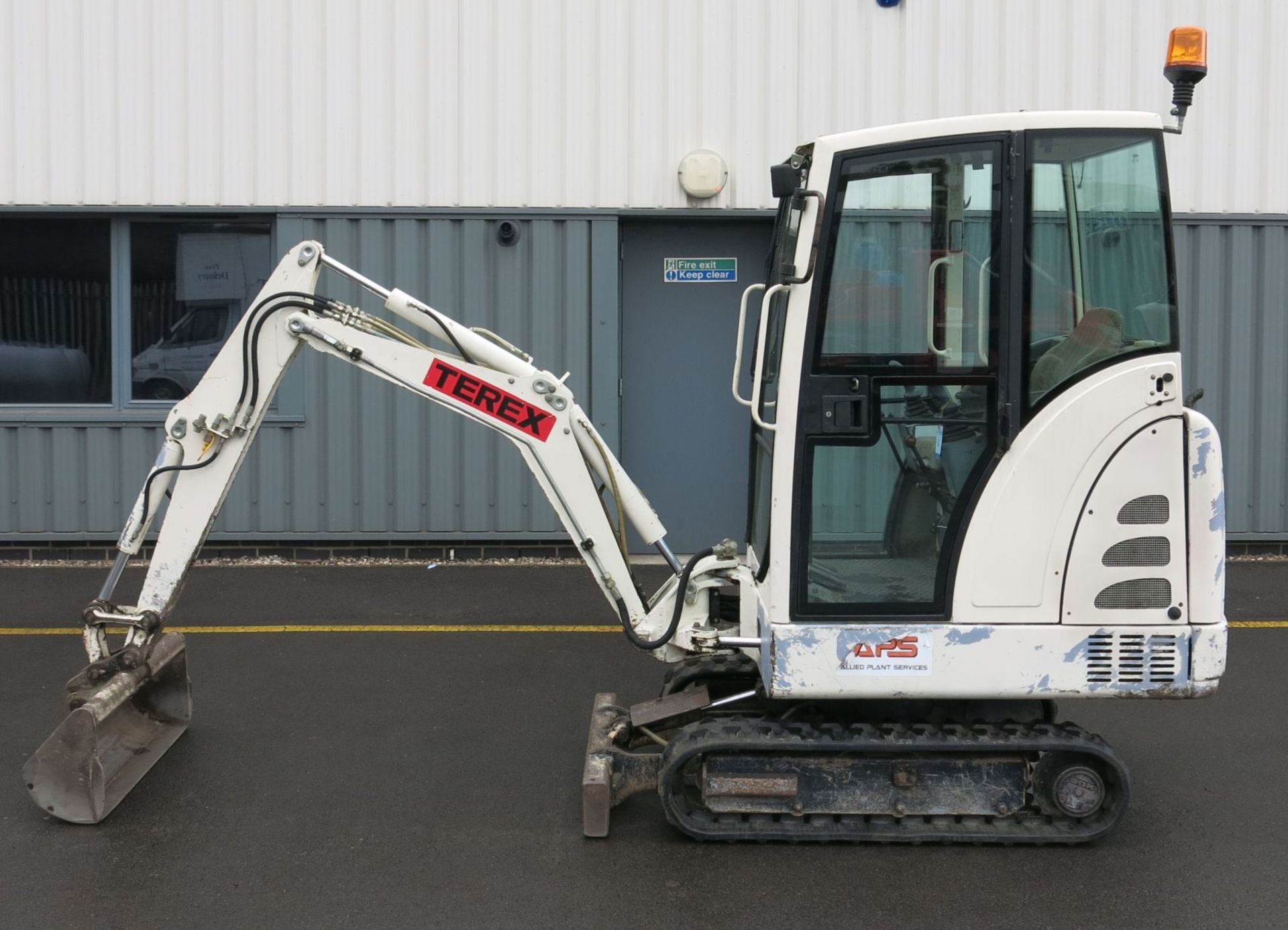 * Terex HR12 1.5 Ton Excavator with 3' 3'' Bucket.  YOM 2002.  Rubber Tracks with Mitsubishi 3