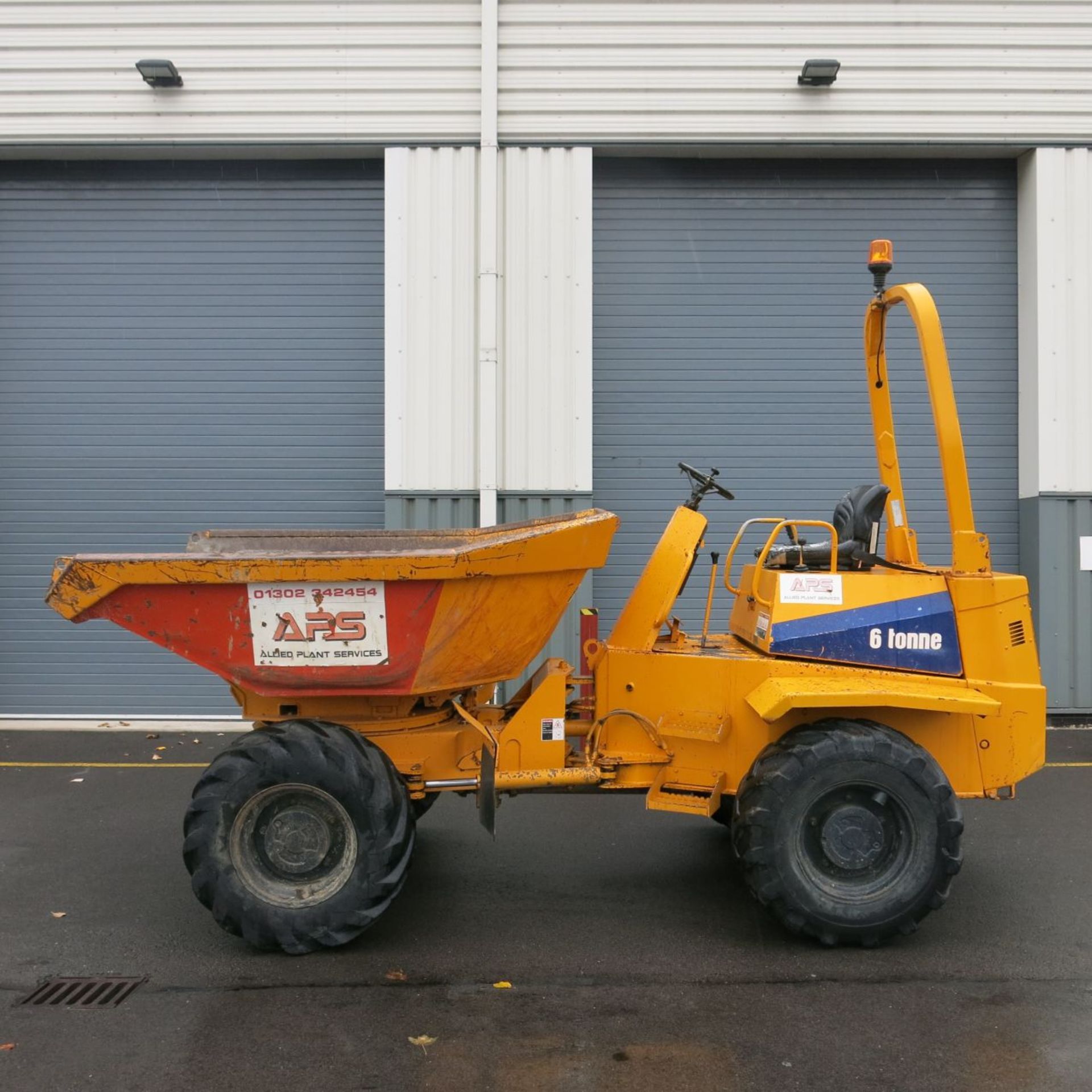 * Thwaites 6 Tonne 4WD Articulated Dumper, Front Tip.  YOM 2001.  Perkins 4 Cylinder Diesel Engine. - Image 2 of 14