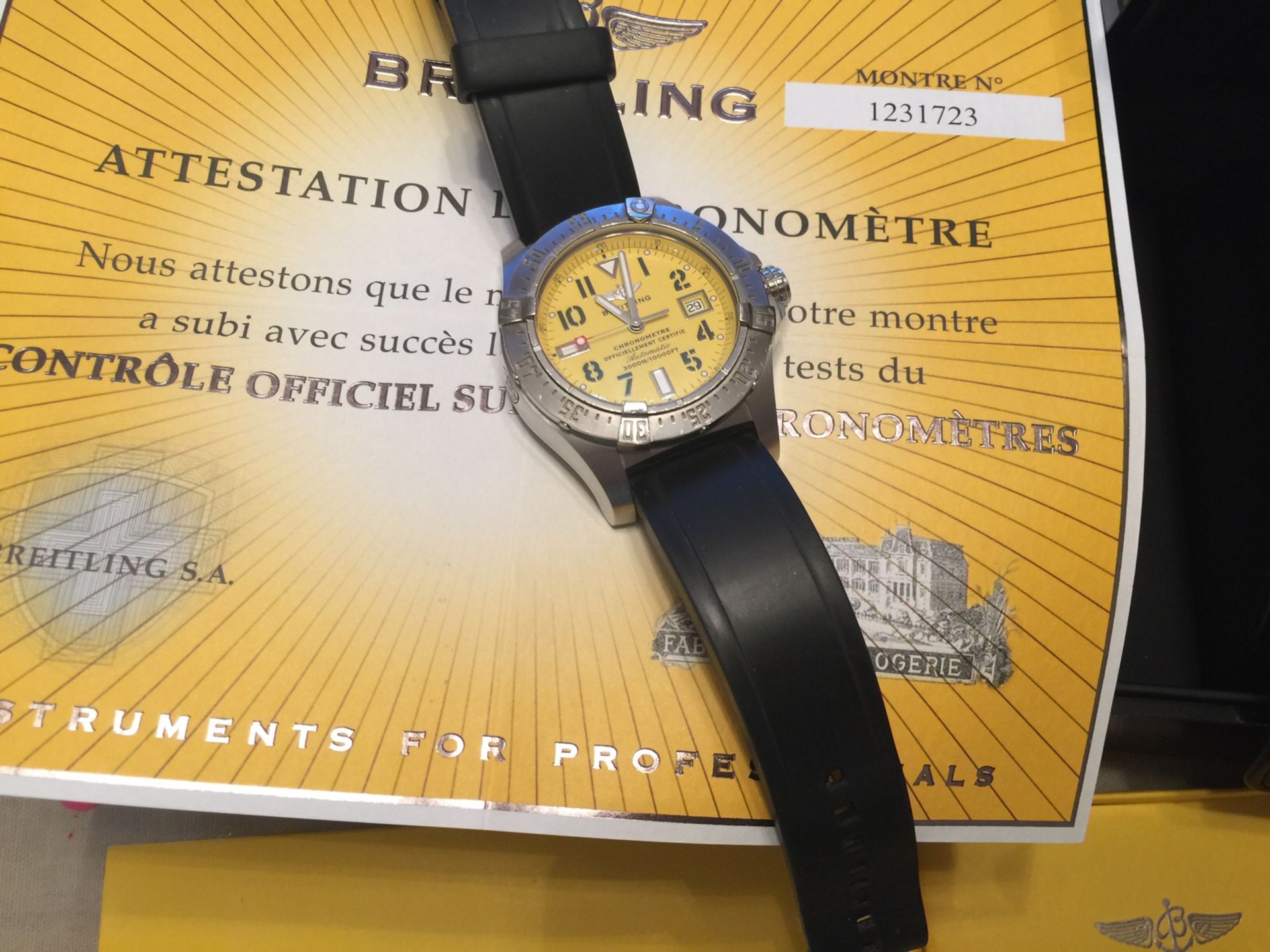 AUTOMATIC BREITLING RARE 'YELLOW FACE' WATCH WITH BOX AND PAPERS AVENGER SEAWOLF MODEL - Image 2 of 6