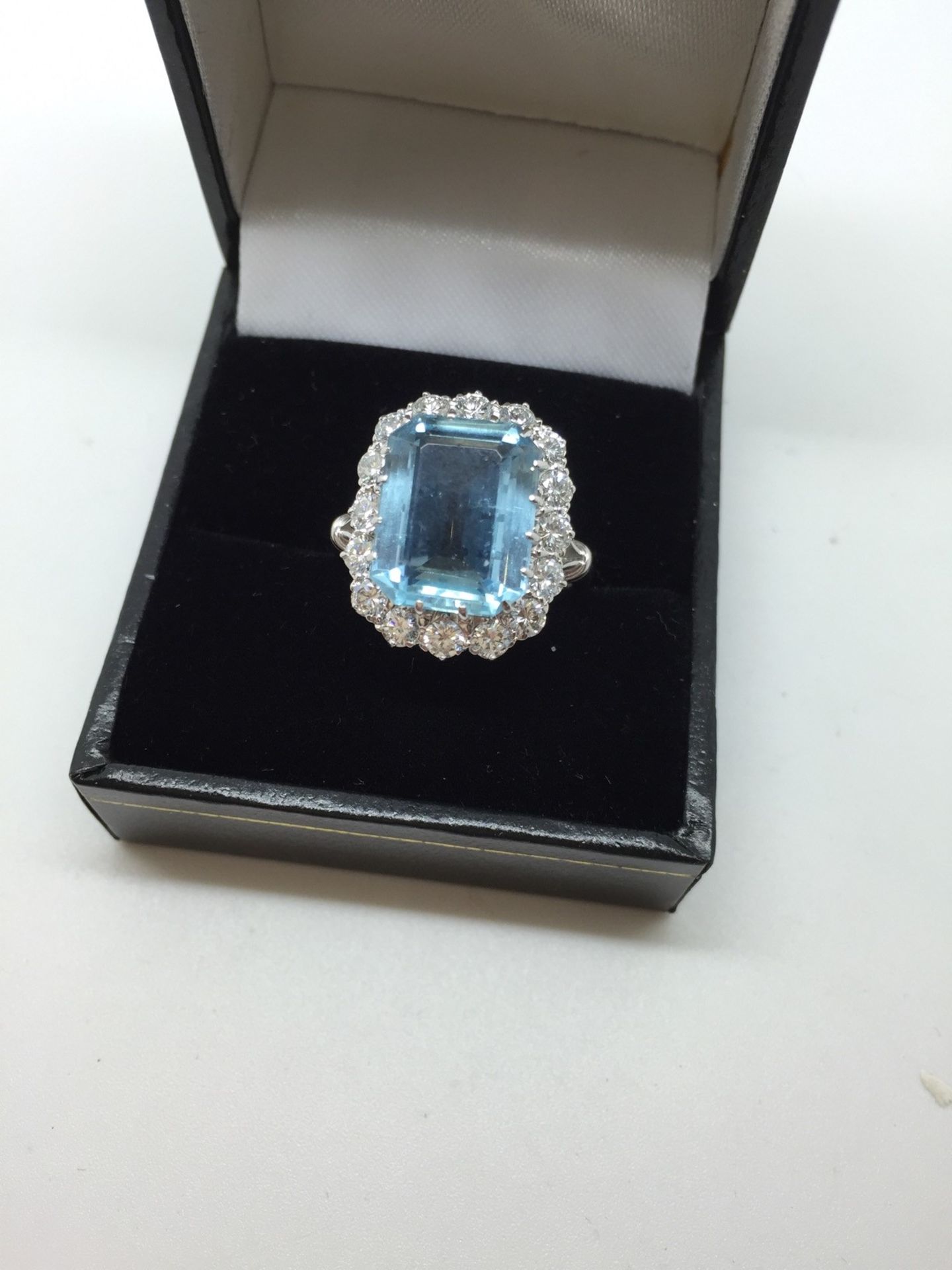 IMPRESSIVE 6.07ct AQUAMARINE & 1.00ct DIAMOND RING - Image 2 of 2