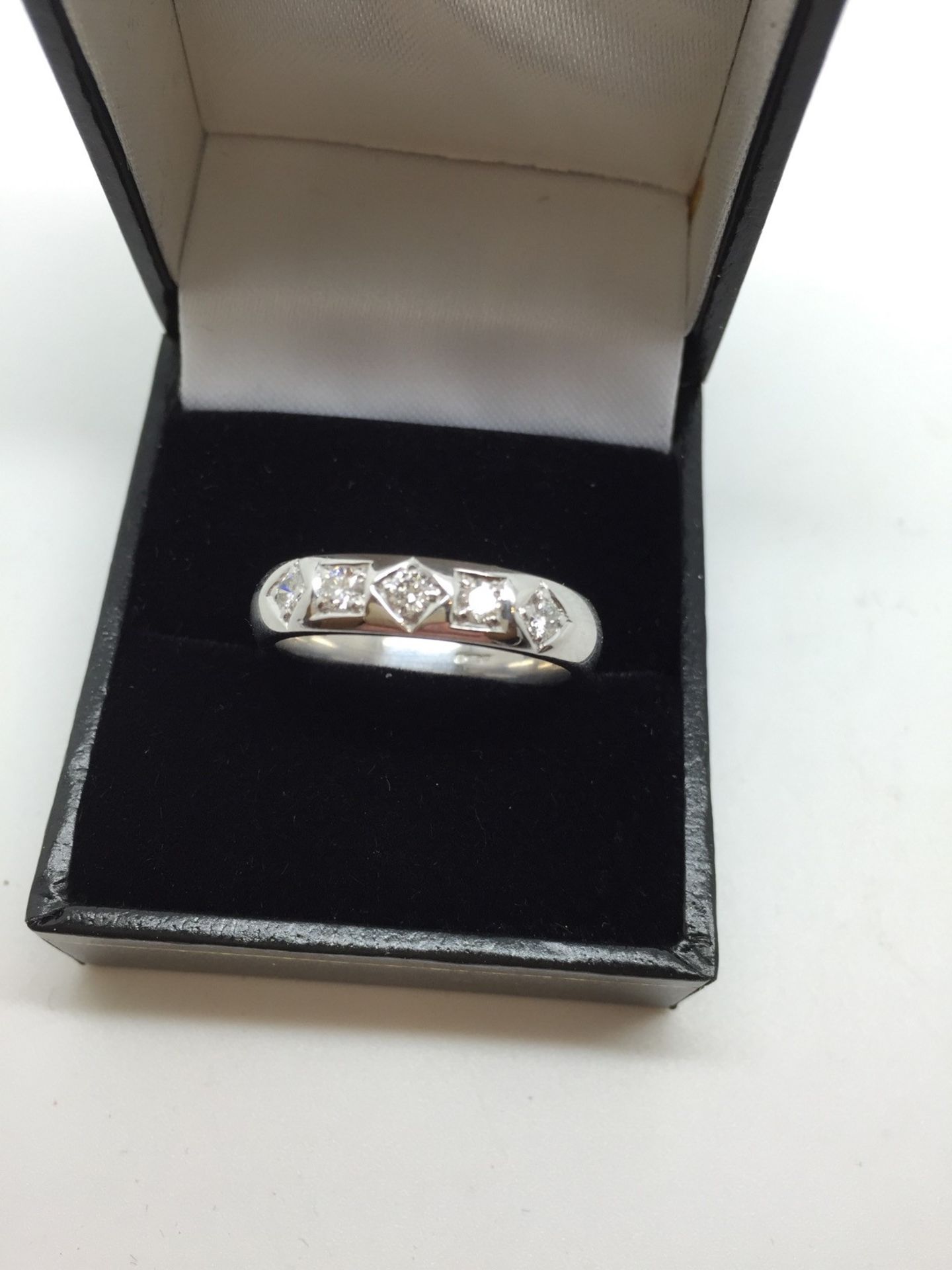 GENTS 9ct WHITE GOLD DIAMOND SET BAND 0.40ct - Image 2 of 2