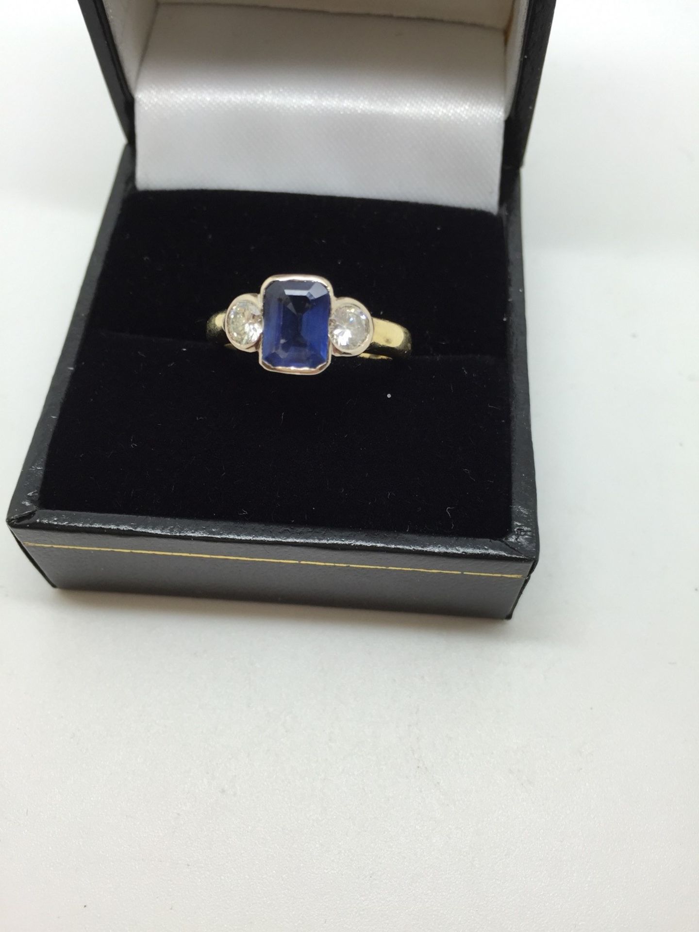 18ct GOLD 3 STONE SAPPHIRE 1.00ct & DIAMOND 0.40ct