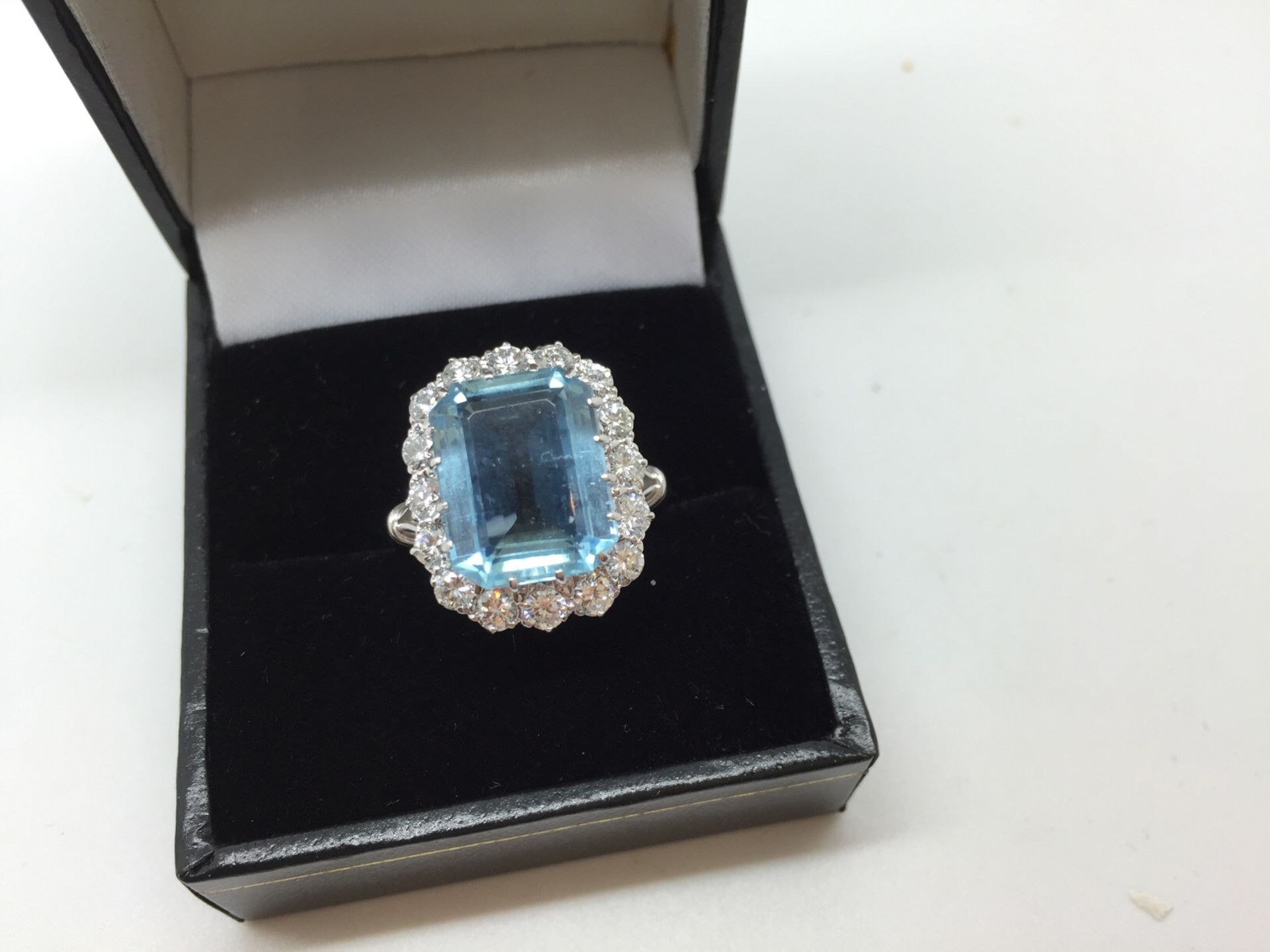 IMPRESSIVE 6.07ct AQUAMARINE & 1.00ct DIAMOND RING