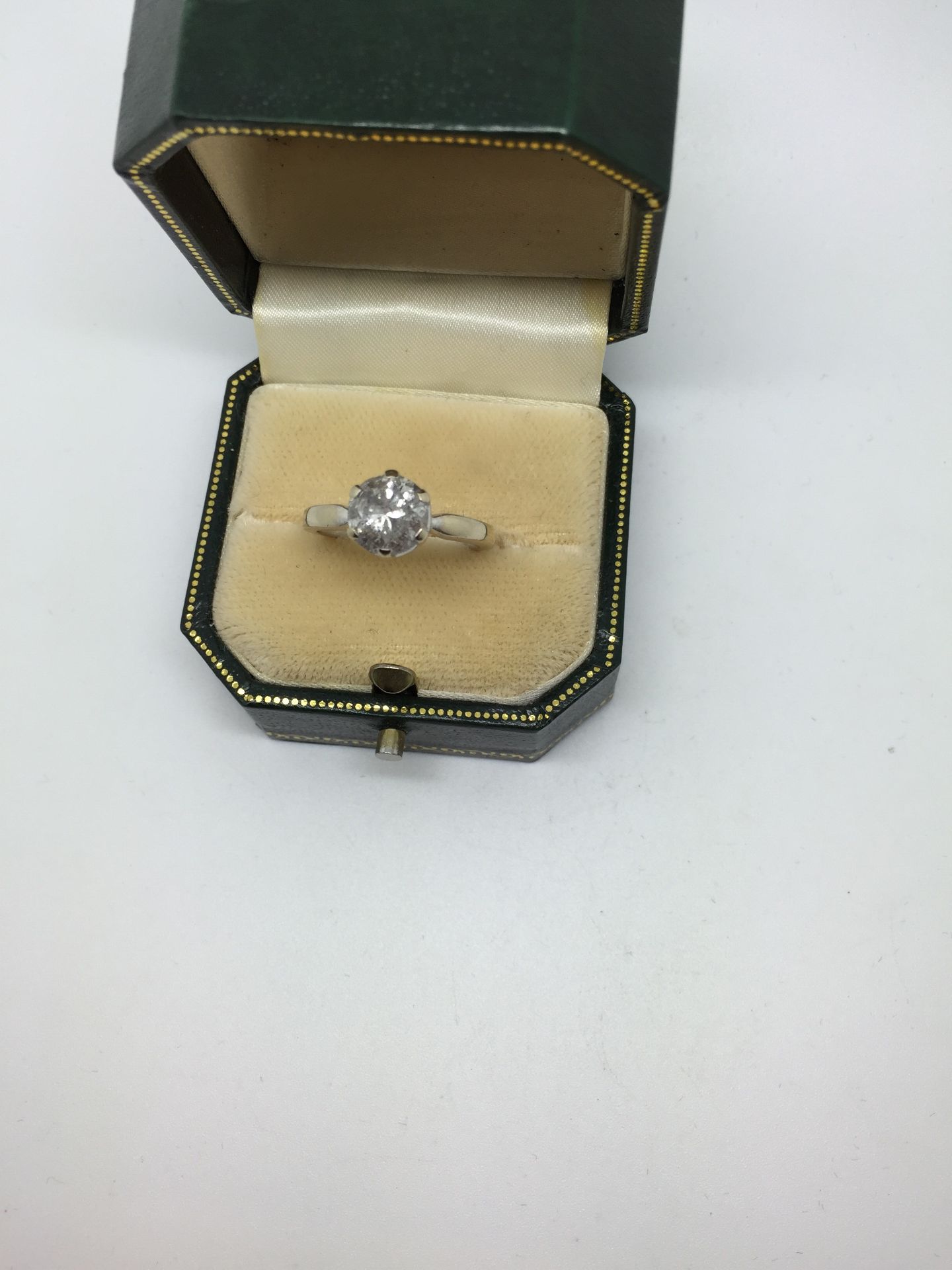 2.00ct DIAMOND SOLITAIRE RING SET IN 18ct WHITE GOLD - Image 2 of 3