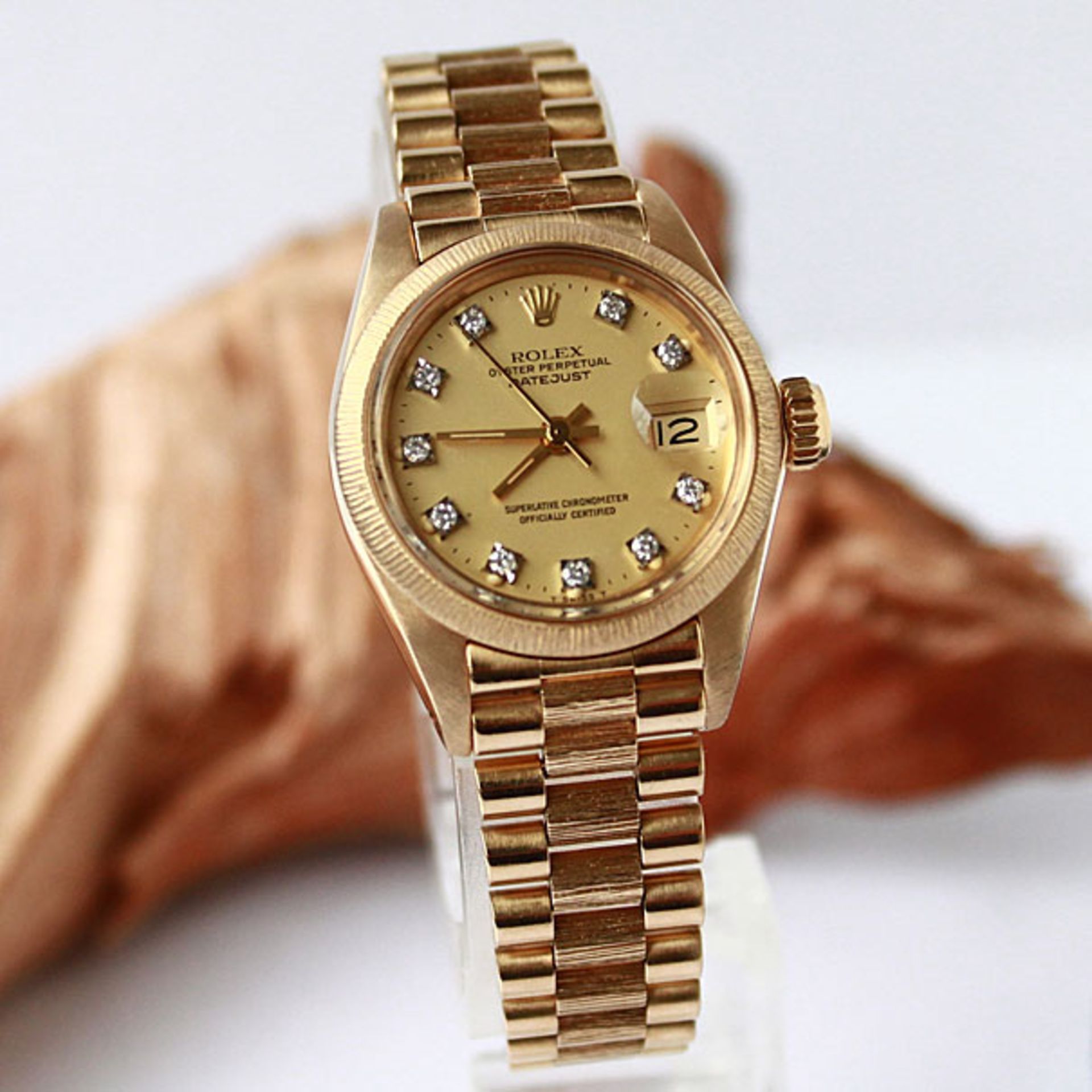 18k GOLD DIAMOND SET ROLEX DATEJUST LADIES WATCH AUTOMATIC £8000 INSURANCE VALUATION - Image 3 of 12