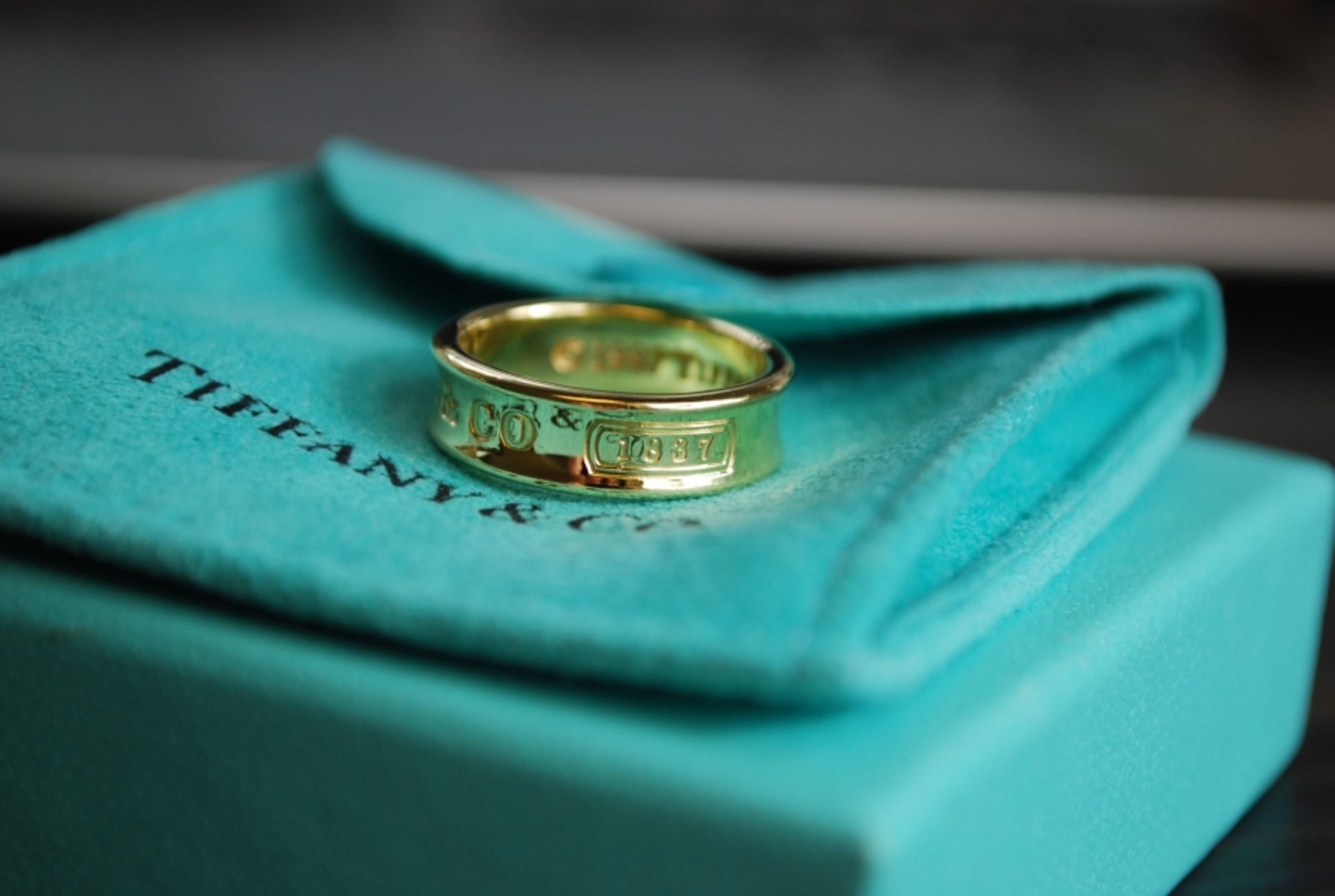 *Gorgeous* 18K Gold Tiffany & Co. 1837 Ring     Excellent condition, RRP: £1,350.00 - Image 4 of 5