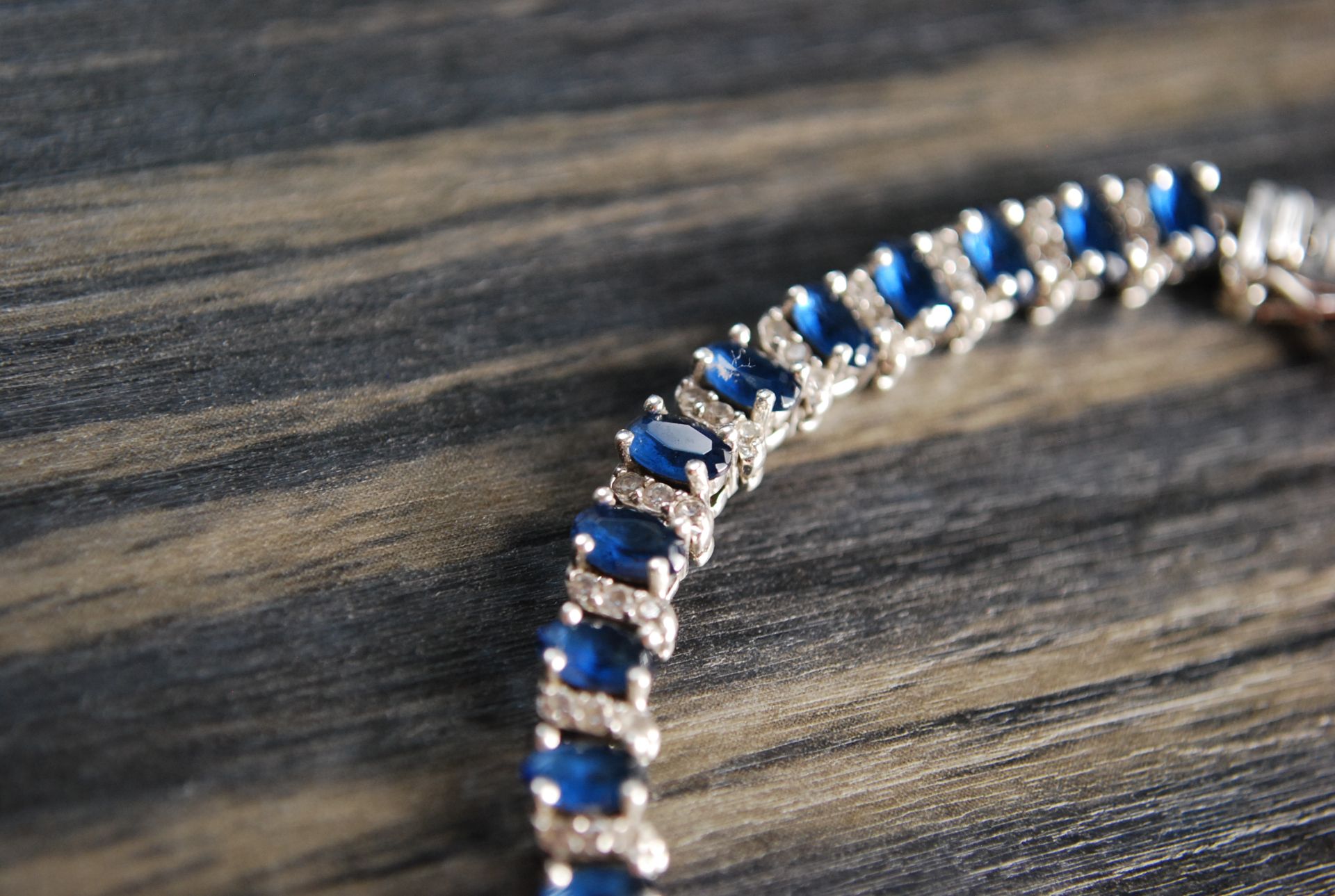 STUNNING SAPPHIRE BRACELET IN 925 SILVER - Image 2 of 3