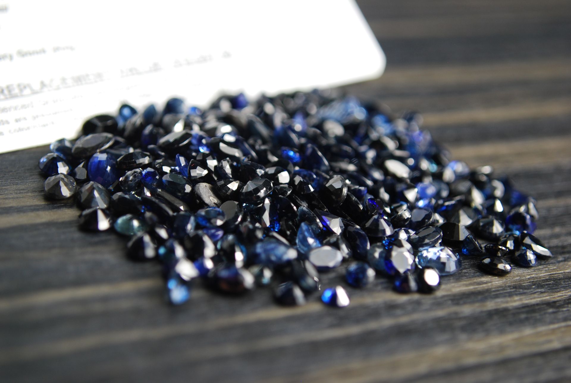 92.90 CARATS OF NATURAL LOOSE SAPPHIRES WITH VALUATION