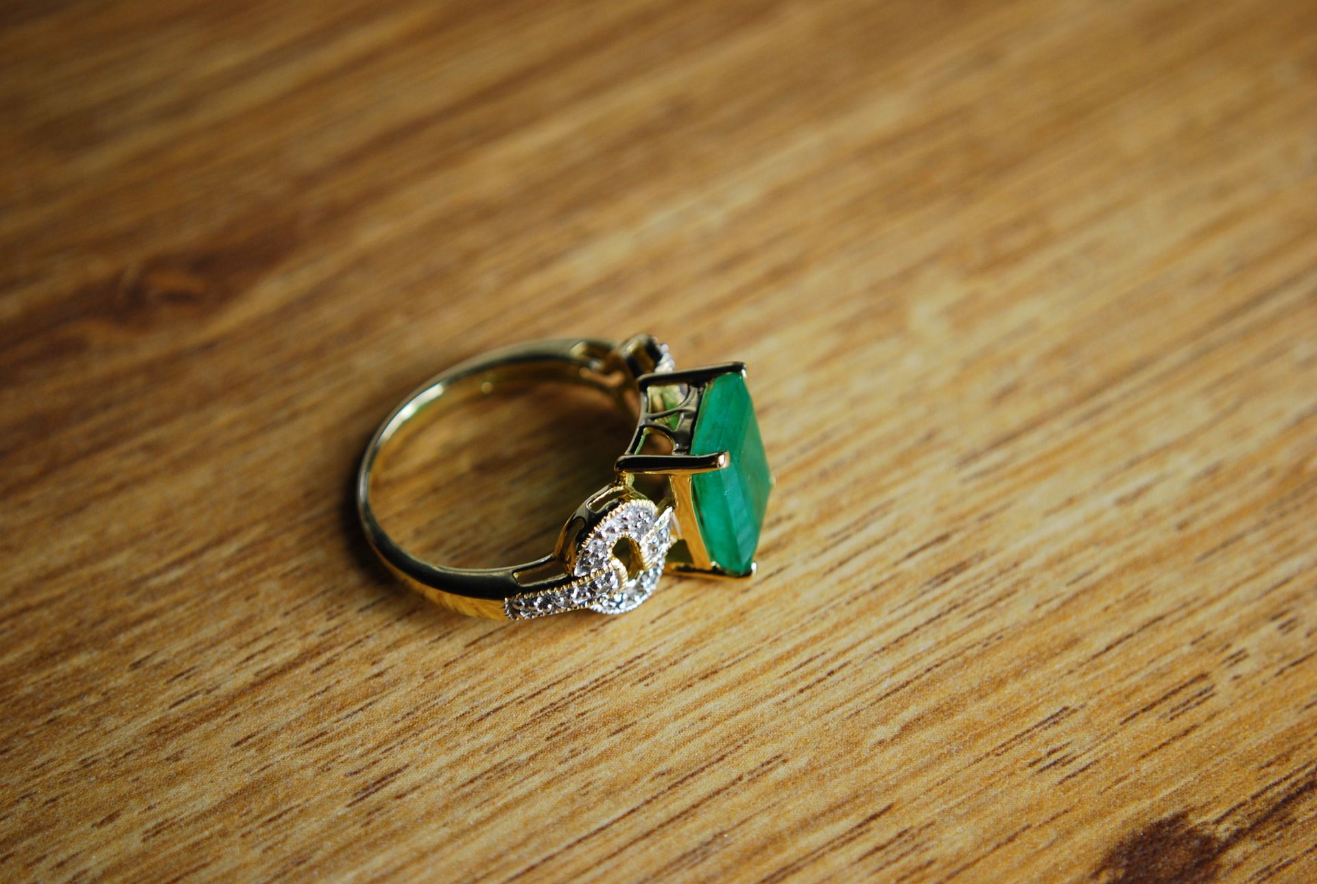 2-3ct EMERALD & DIAMOND RING SET IN 14ct GOLD - Image 2 of 2