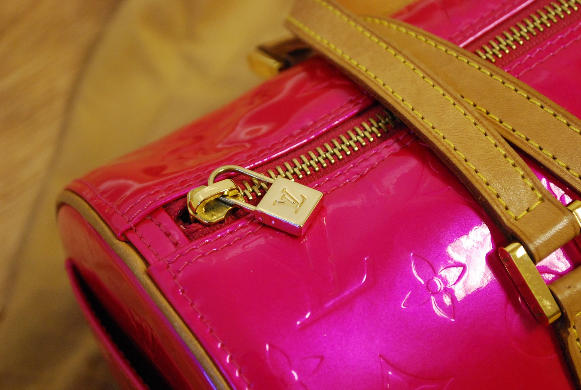 LOUIS VUITTON PINK BAG WITH DUSTBAG - Image 2 of 3