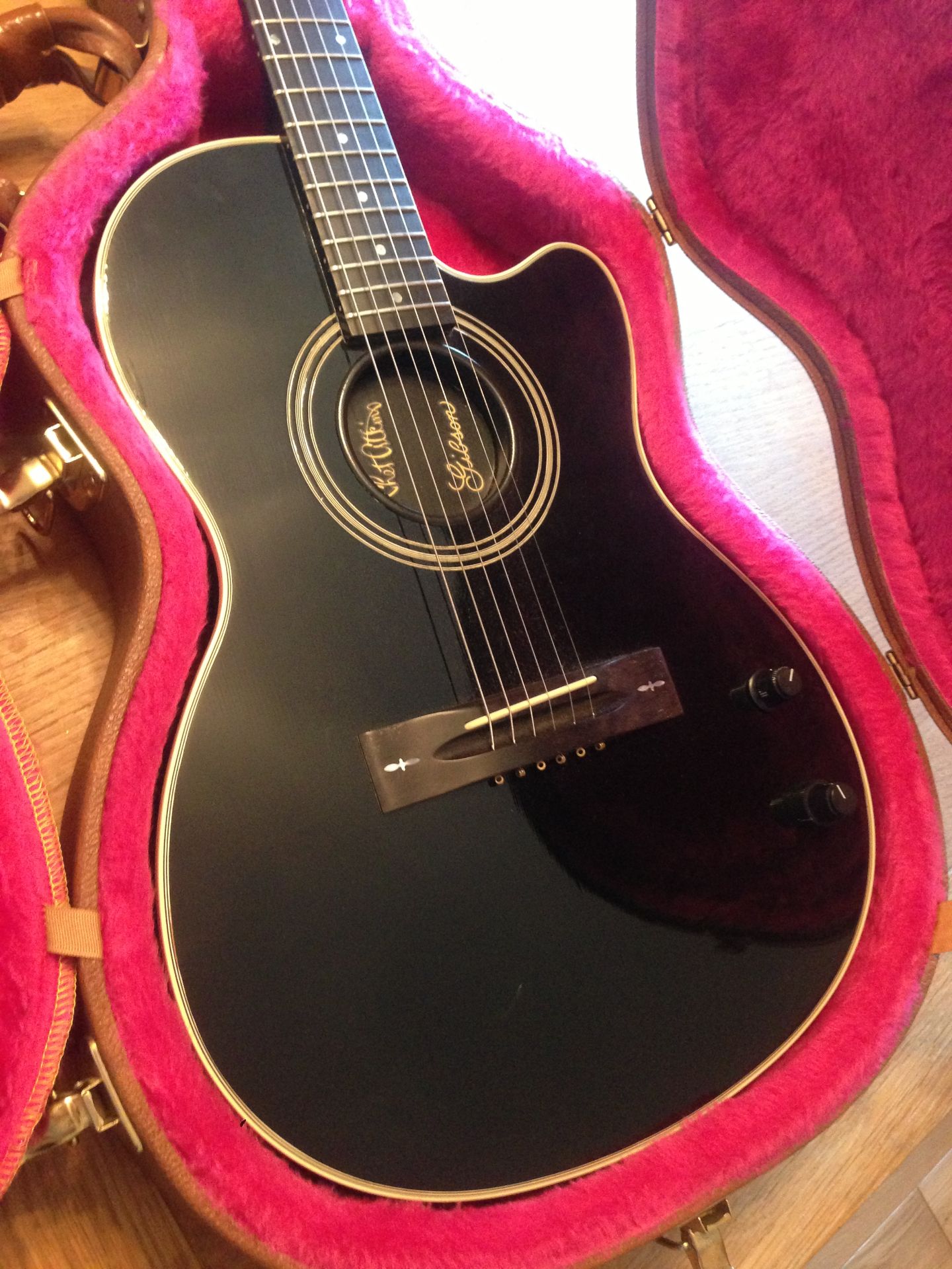 CHET ATKINS GIBSON ACOUSTIC ELECTRIC GUITAR WITH HARD CASE - Image 2 of 9