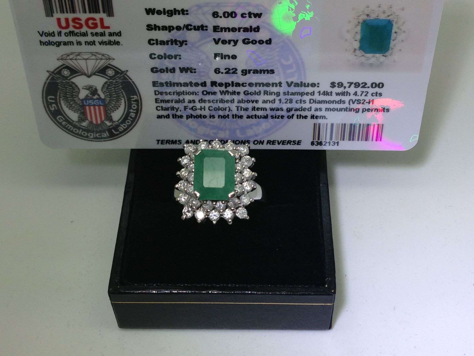 AMAZING 6.00ct EMERALD & DIAMOND RING SET IN 14k WHITE GOLD - Image 2 of 5