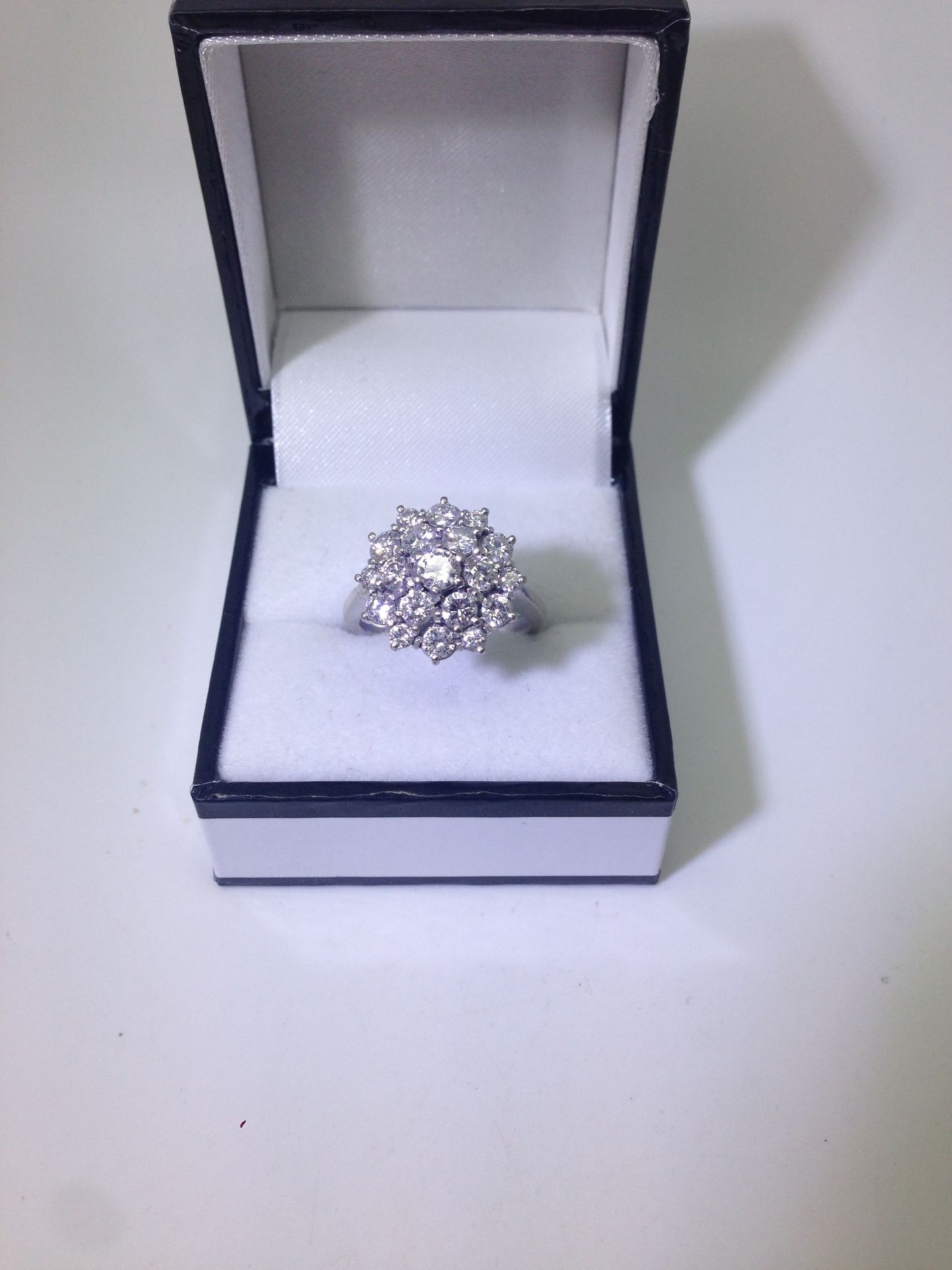 SUPERB PLATINUM 2.00ct DIAMOND CLUSTER RING - Image 2 of 4