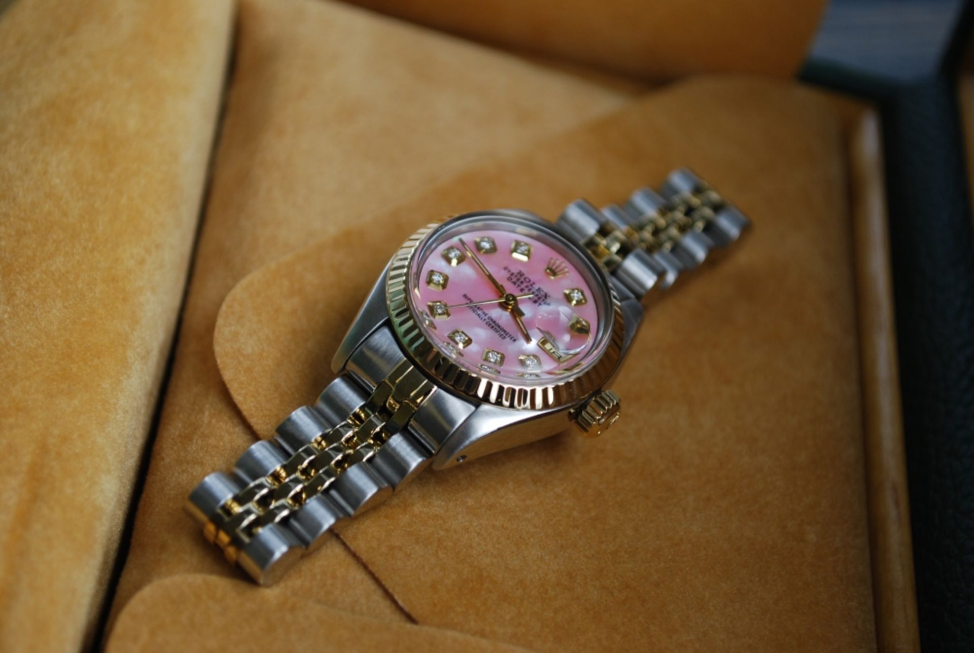 *Gorgeous* Ladies Rolex Datejust - HOT Pink Mother of Pearl & Diamond - Image 5 of 14