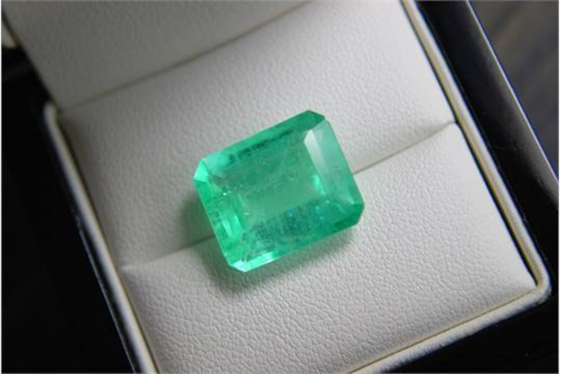 RARE 10.14ct *HUGE* Natural Emerald (Colombian) Complete with appraisal ($23,524.80)