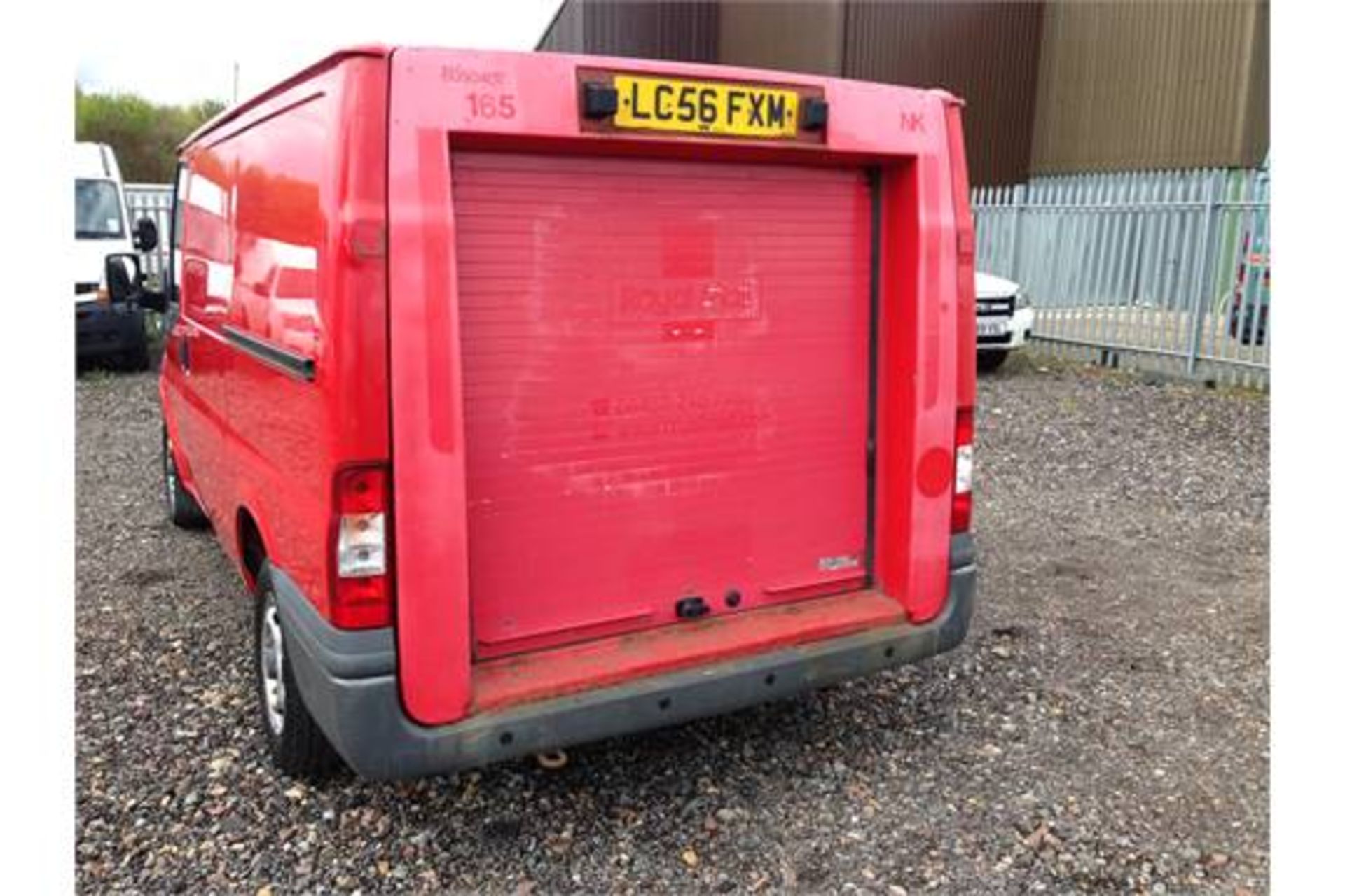 2006 56 REG FORD TRANSIT VAN WITH REAR SHUTTER DOOR FITTED 1 OWNER ROYAL MAIL - Image 4 of 17