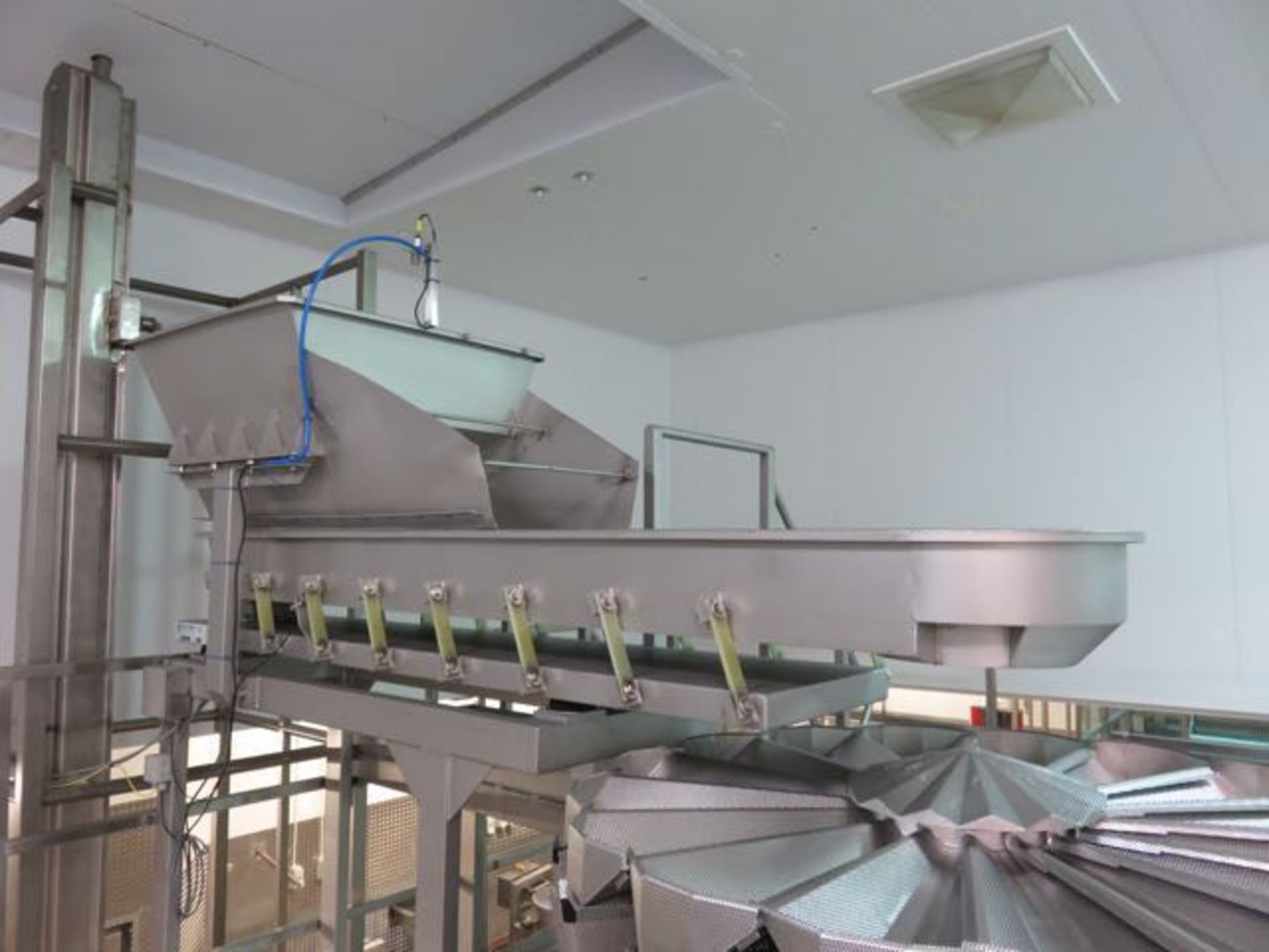 VIBRATORY FEEDER - Image 3 of 4