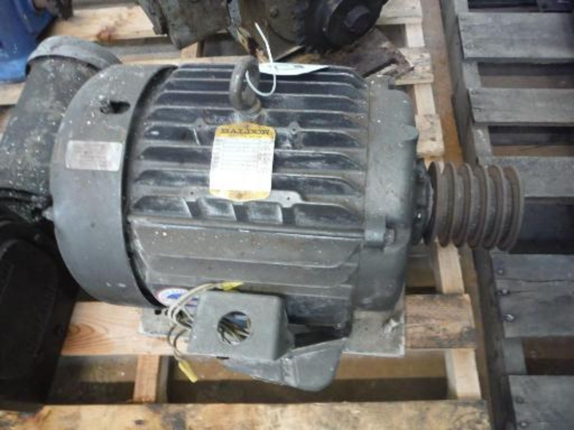 Lot of motors and gearboxes ***___   A Rigging Fee of _ $25 _ will be due the rigger   ___*** - Image 7 of 8