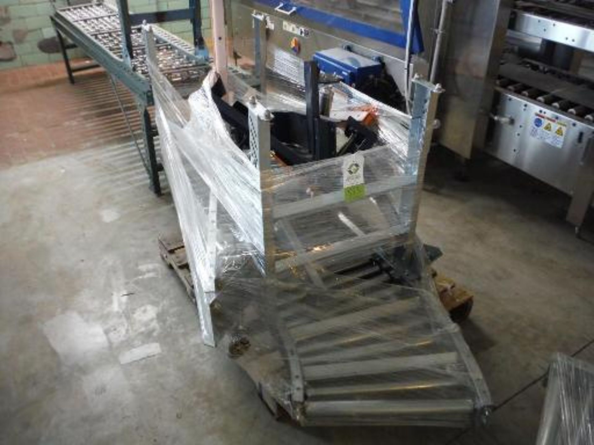 Powerless roller conveyor ***___   A Rigging Fee of _ $50 _ will be due the rigger   ___***