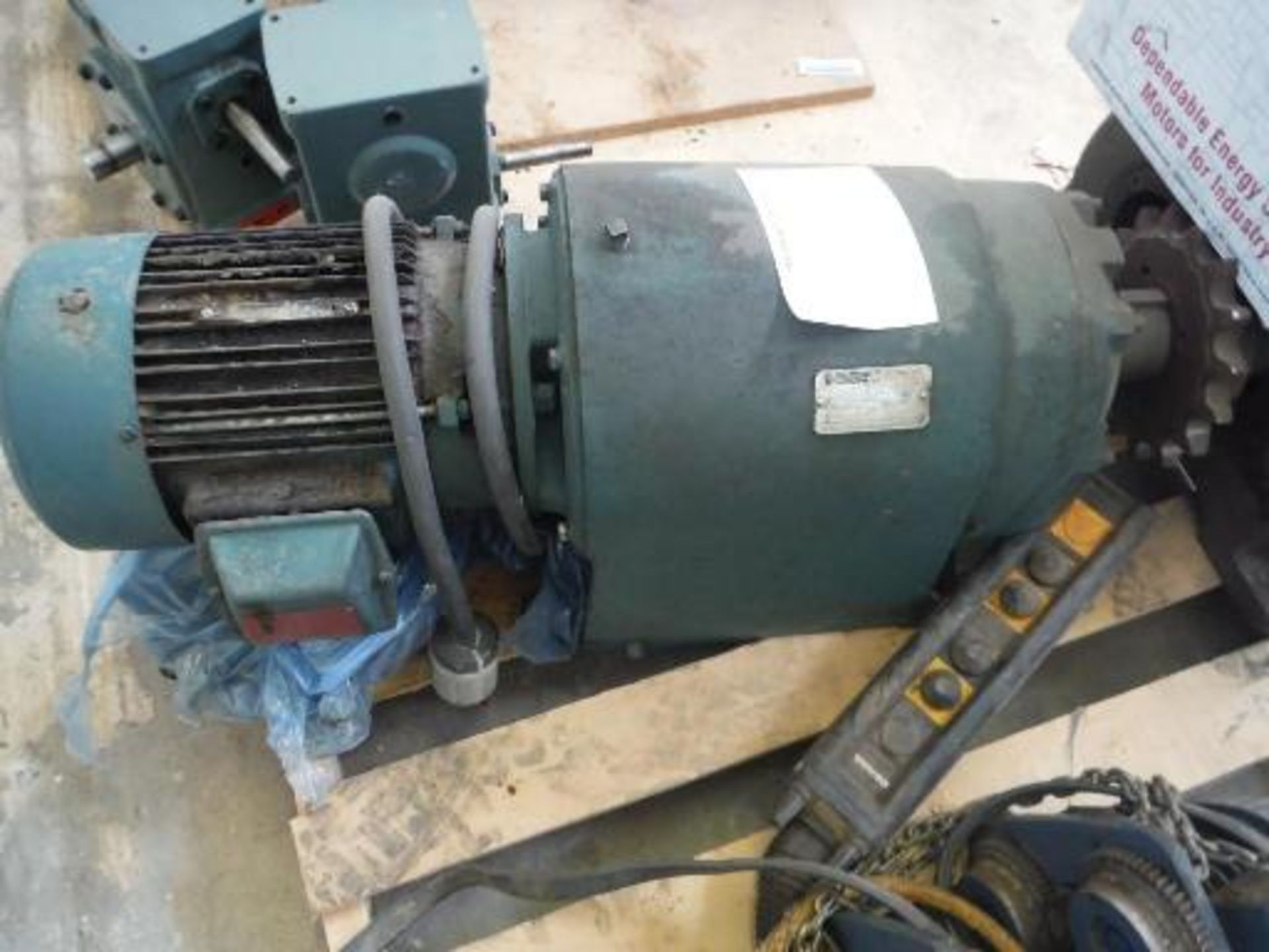 2200 lb. capacity electric chain fall, motor and gearbox ***___   A Rigging Fee of _ $25 _ will be - Image 4 of 6