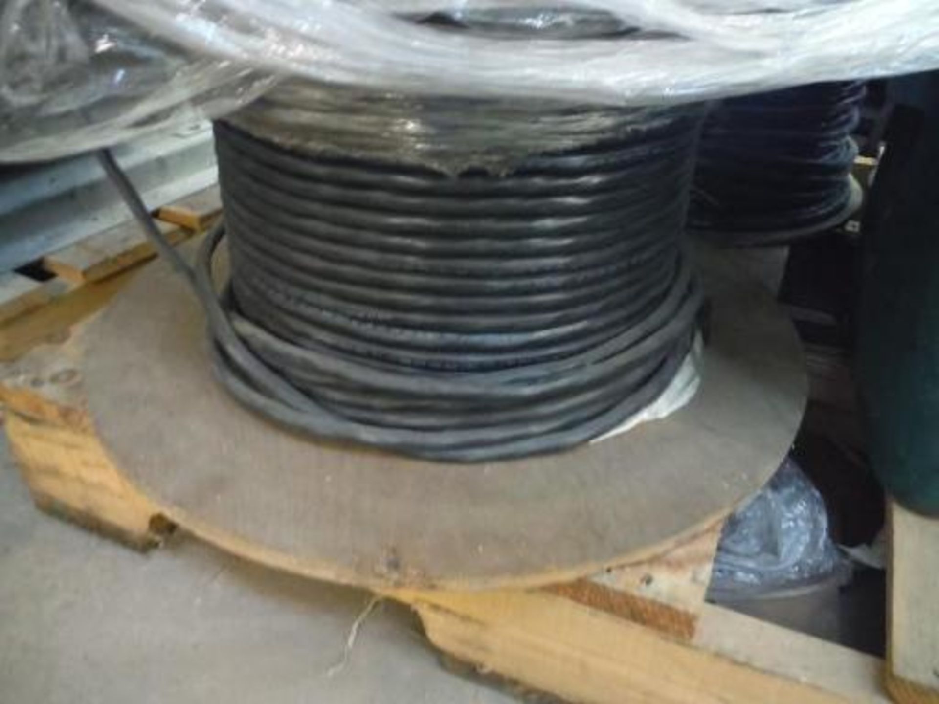 (4) spools of assorted wire and cat cable ***___   A Rigging Fee of _ $25 _ will be due the rigger - Image 3 of 6