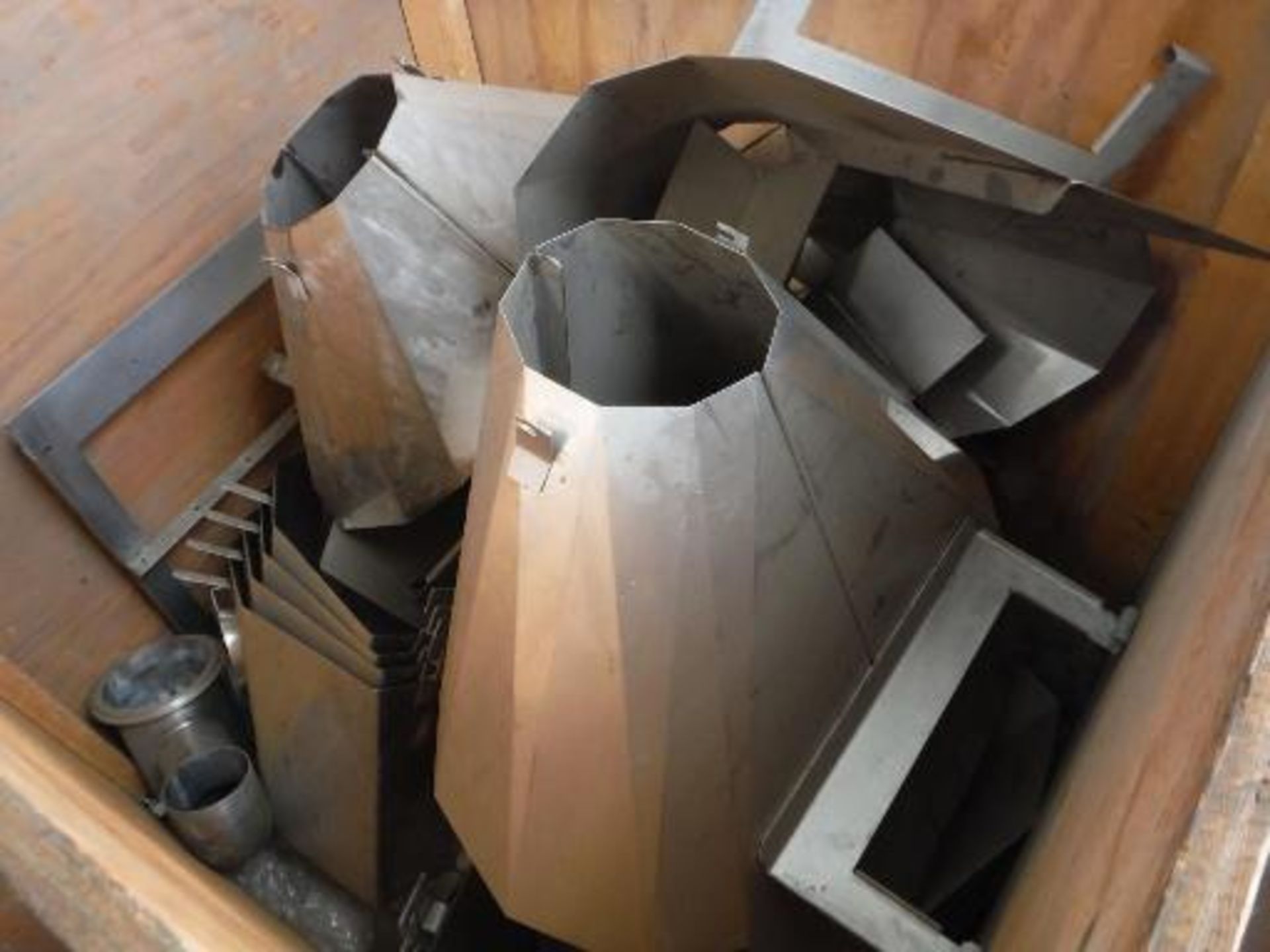 Ishida spare parts and buckets ***___   A Rigging Fee of _ $75 _ will be due the rigger   ___*** - Image 10 of 10