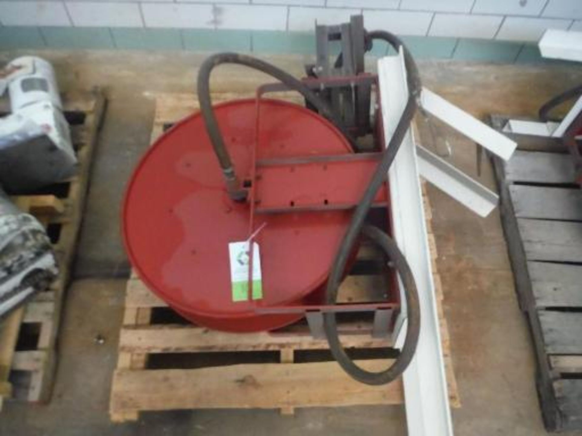 Aero-Motive 30 in. hose reel, 1 1/4 in. hose, 1000 psi max ***___   A Rigging Fee of _ $25 _ will be