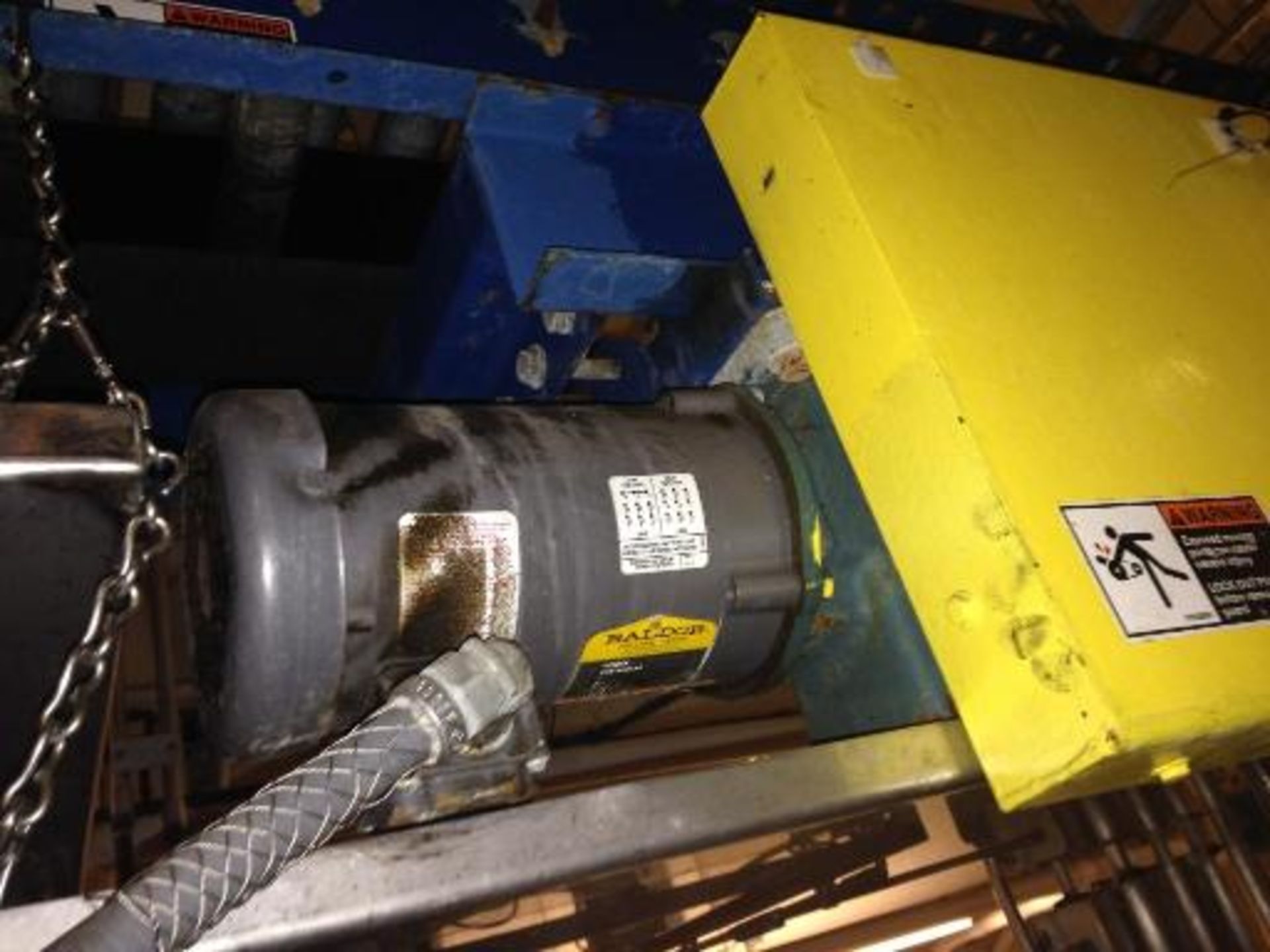Versa, blue mild steel overhead power case conveyor 12 inch wide rubber belt approx. 100 feet - Image 7 of 9
