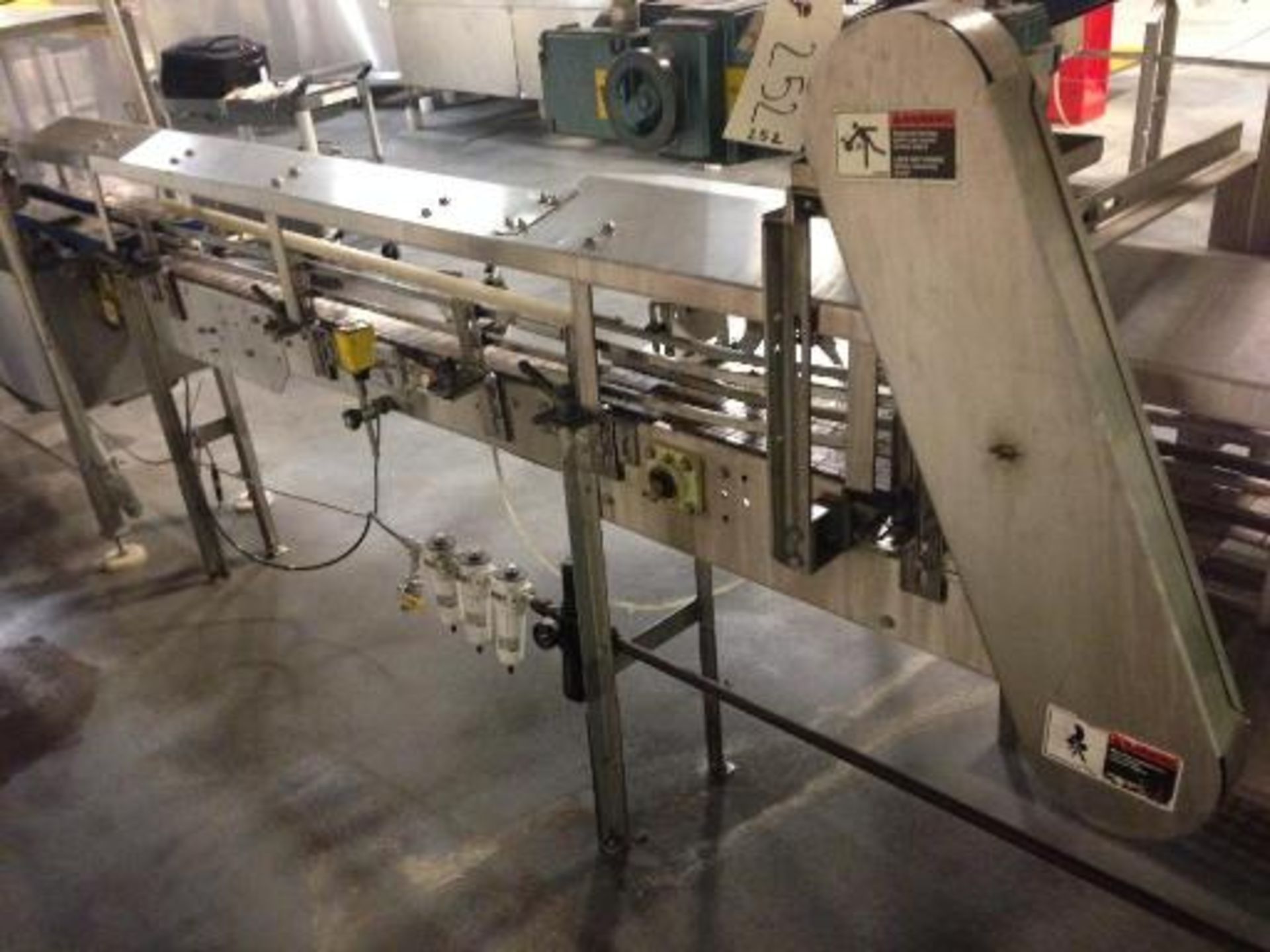 SS Bottle Conveyor 9 foot x 41/2 inch wide table top chain with motor and drive (ET-21445 )