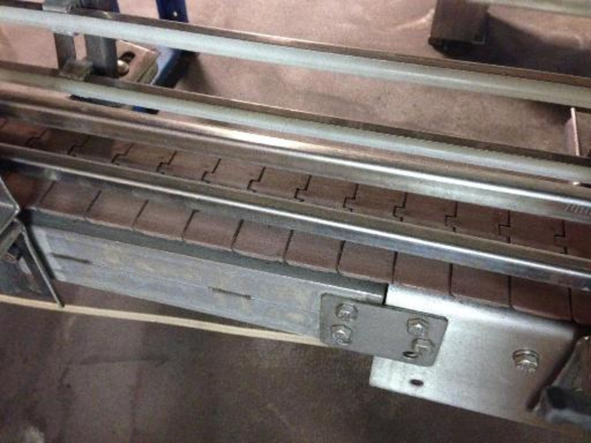 Arrowhead SS bottle conveyor 25 inch long x 4 1/2 inch wide table top chain. Infeed to filler, no - Image 2 of 4