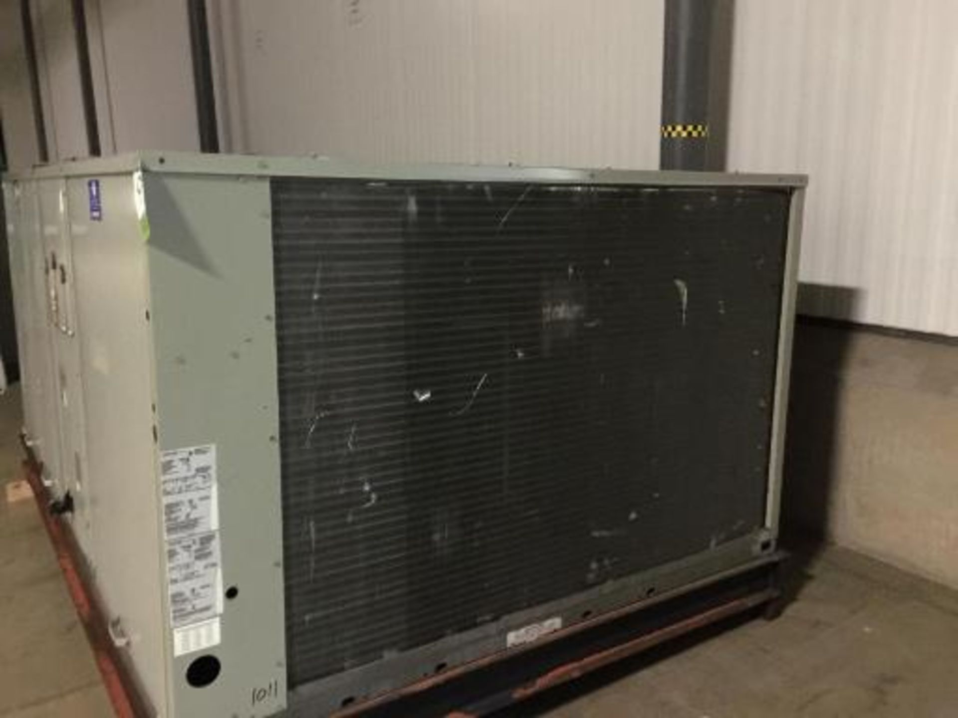 Trane heating and cooling unit, model YCH300 BRL.OFB, MFG. 2000, s/n R22100750D, 250,00 BTU, Nat. - Image 7 of 8