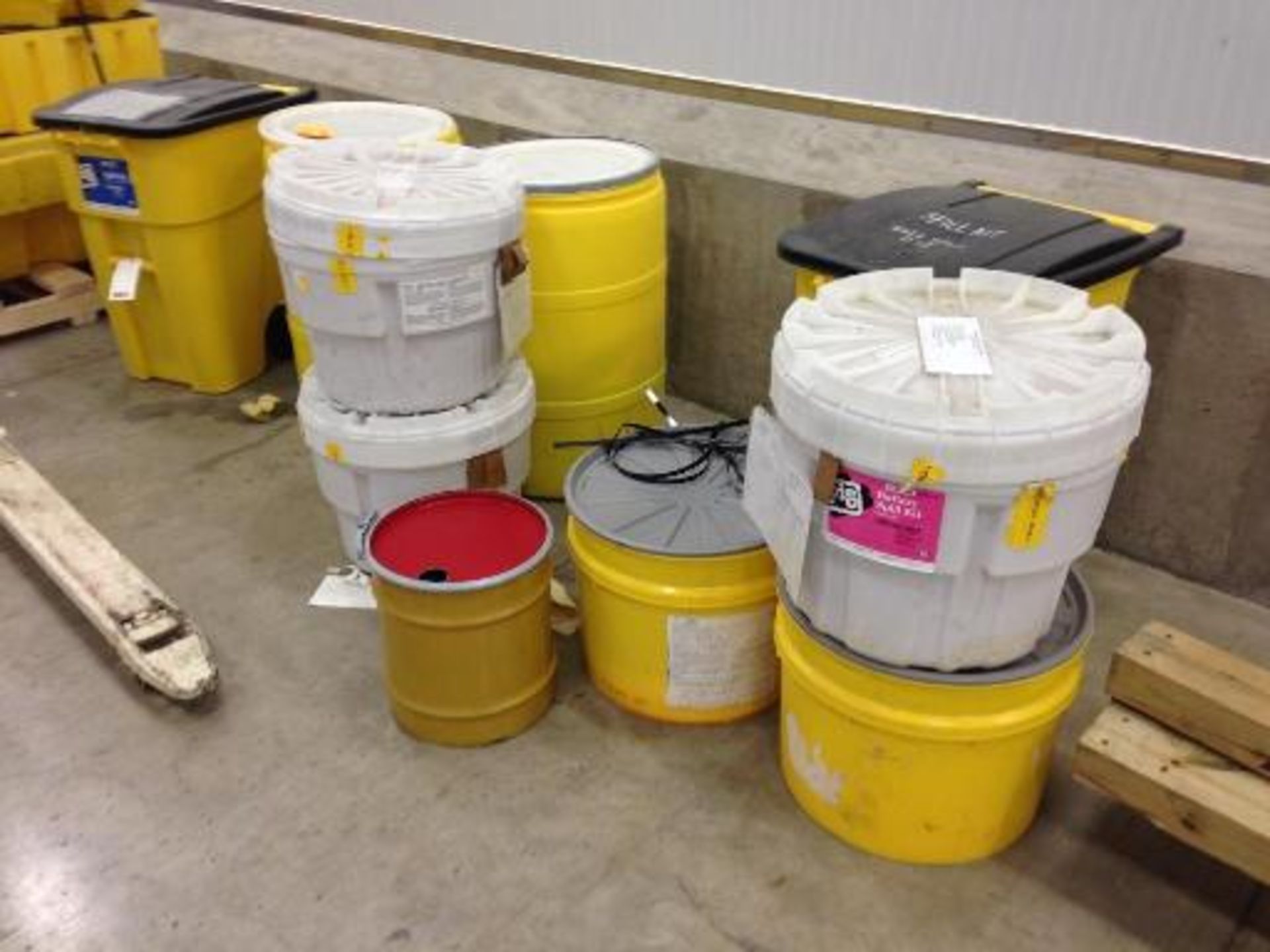 (1) pig spill kits and spill containment (LOT) This item located in Grand Rapids, Michigan **__ A - Image 3 of 5
