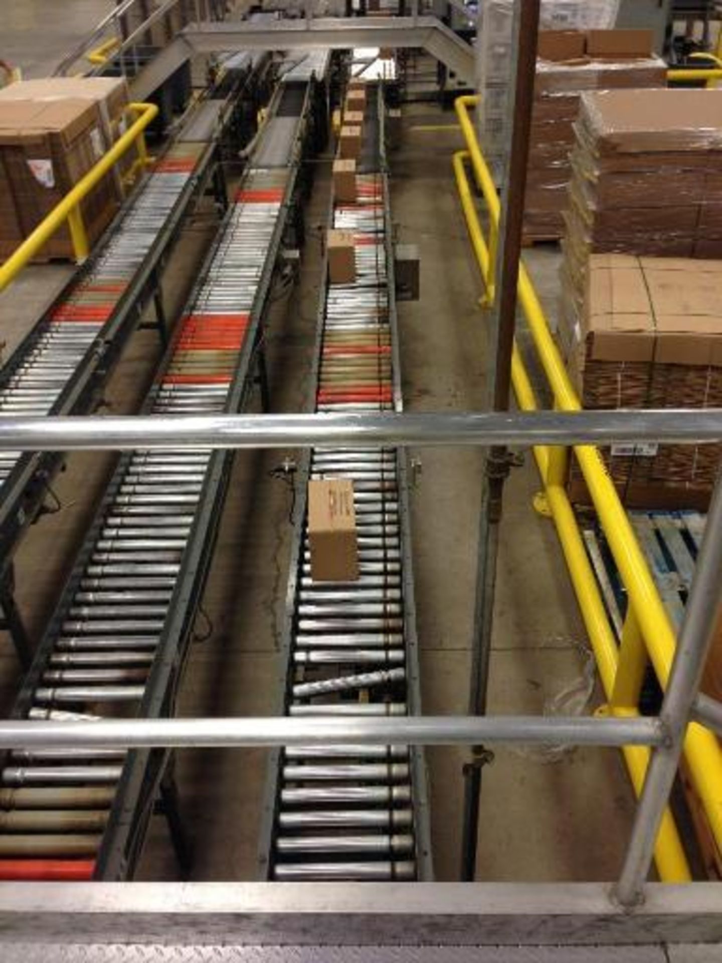 (L9-10) Power Roller conveyor 40 feet long. Located in Marion, Ohio Rigging Fee: $400 - Image 4 of 5