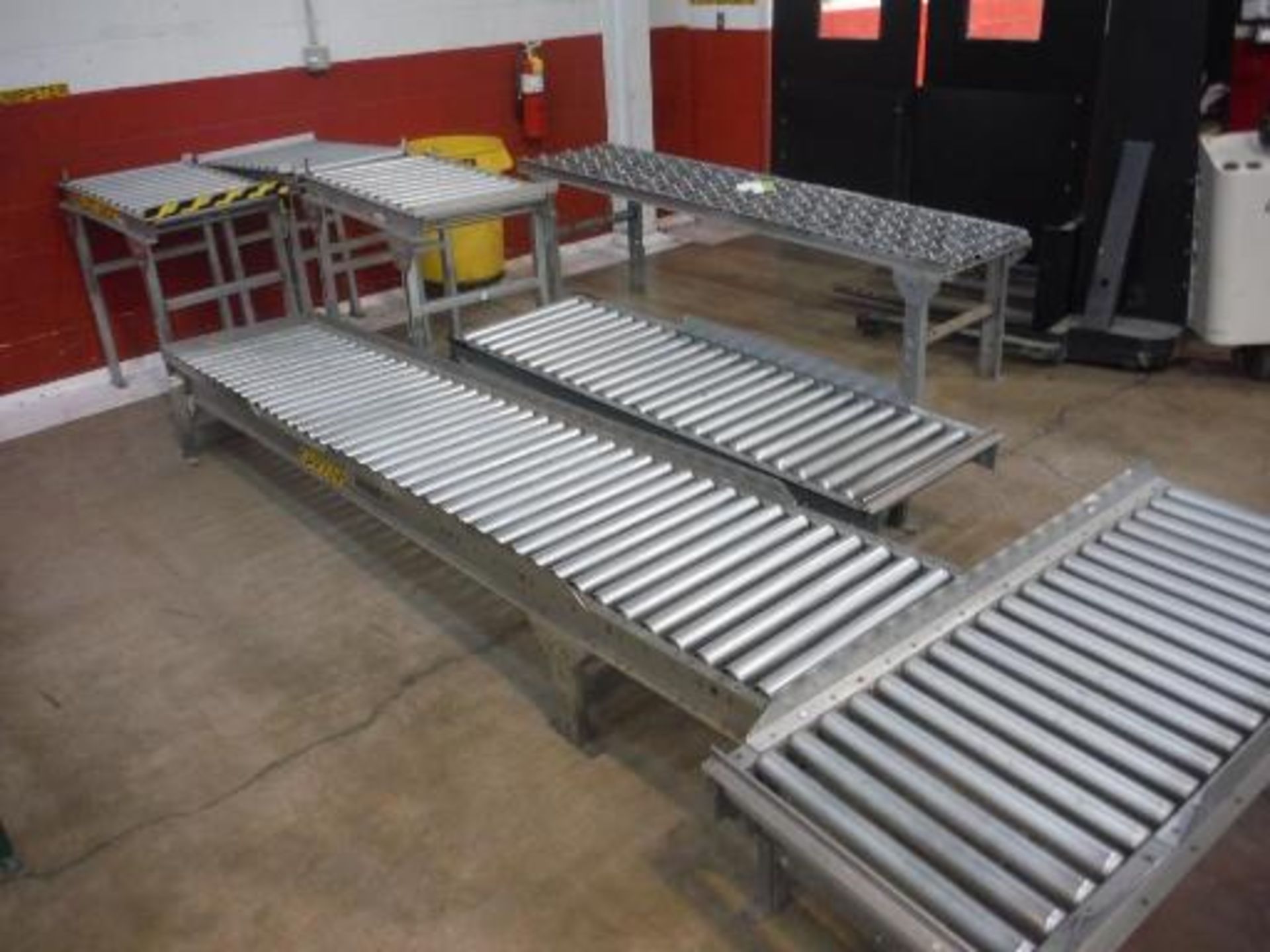 Assorted roller conveyor, approx 25 ft, 20 in wide. Located in Marion, Ohio Rigging Fee: $300 - Image 2 of 3