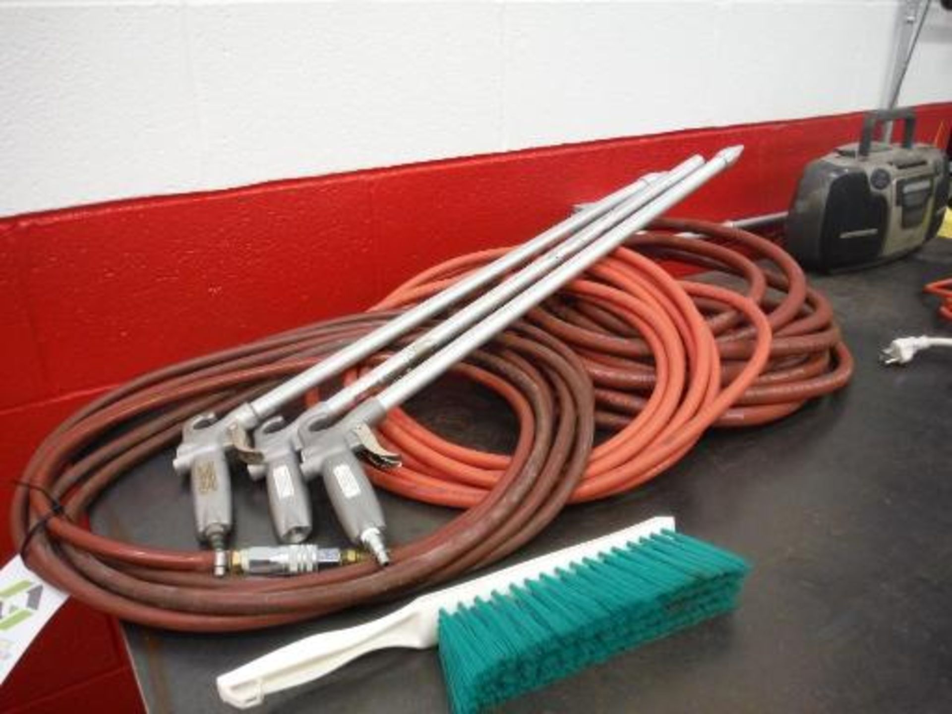 Miscellaneous air hoses and air hose attachments. Located in Marion, Ohio Rigging Fee: $25