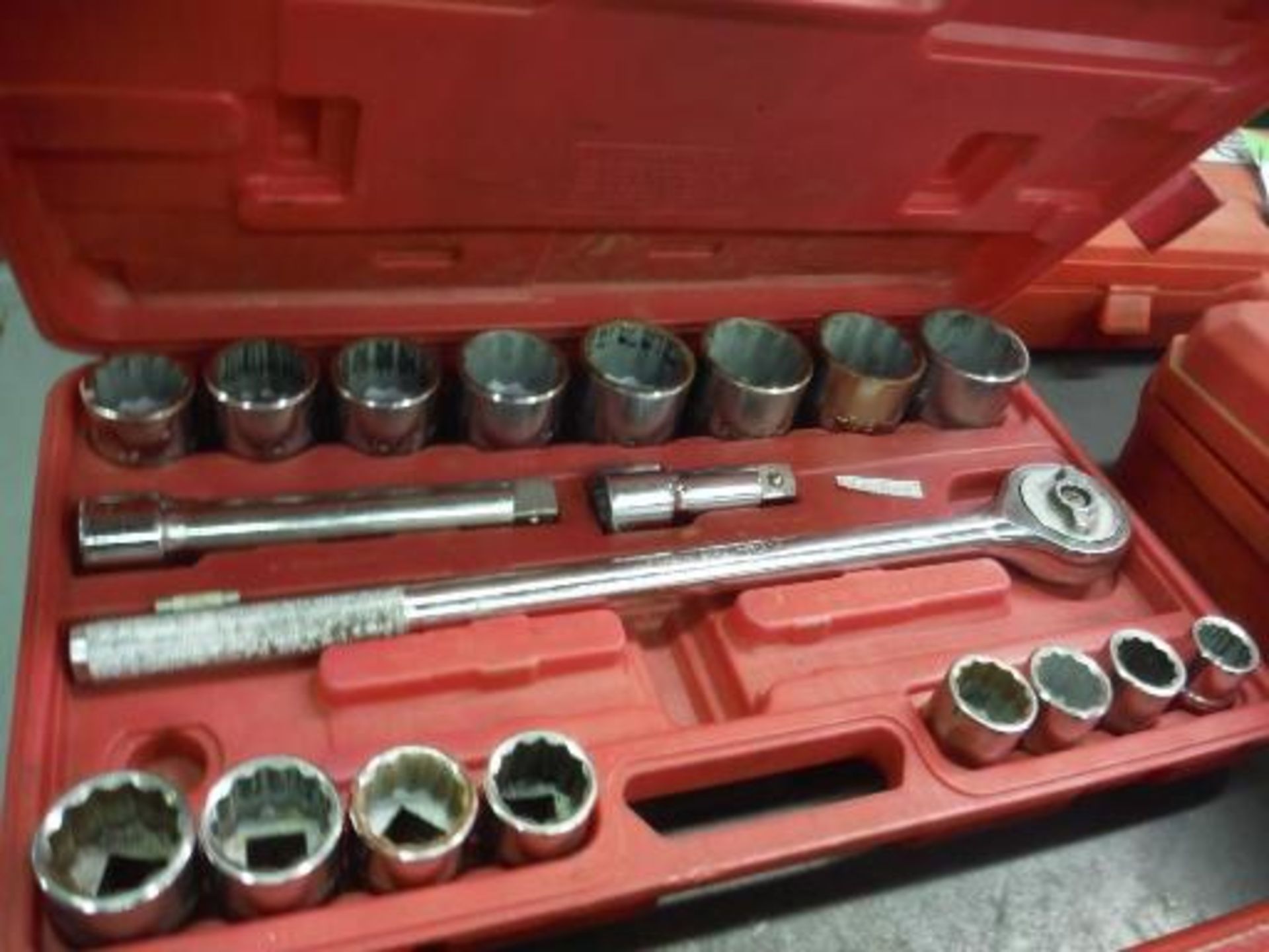 Nesco 3/4 in drive socket set in case. Located in Marion, Ohio Rigging Fee: $25