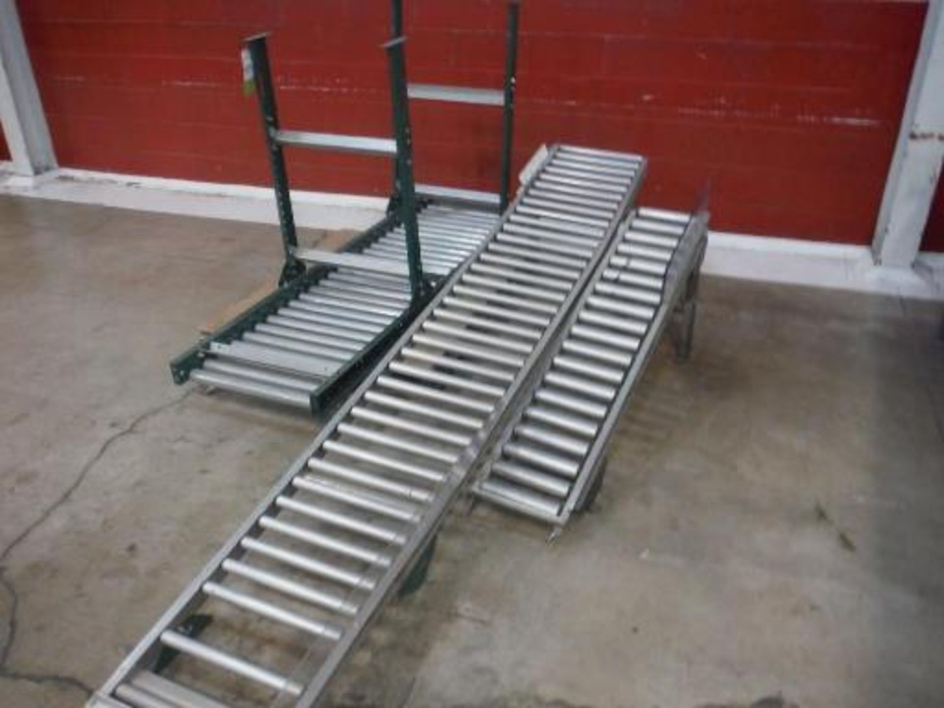 Assorted roller conveyor, approx 25 ft, 20 in wide. Located in Marion, Ohio Rigging Fee: $300 - Image 3 of 3