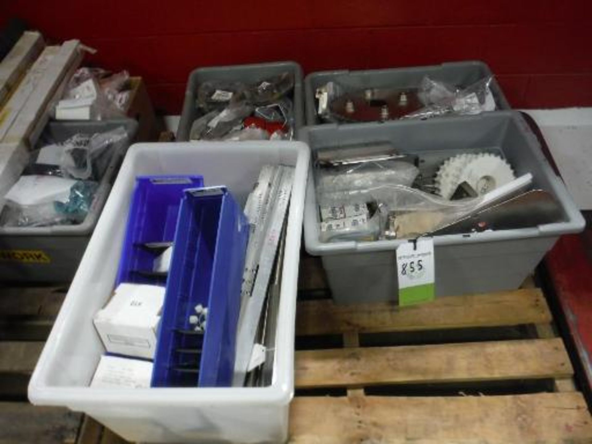 Pallet of miscellaneous parts, sprockets, rollers, and assorted SS. Located in Marion, Ohio