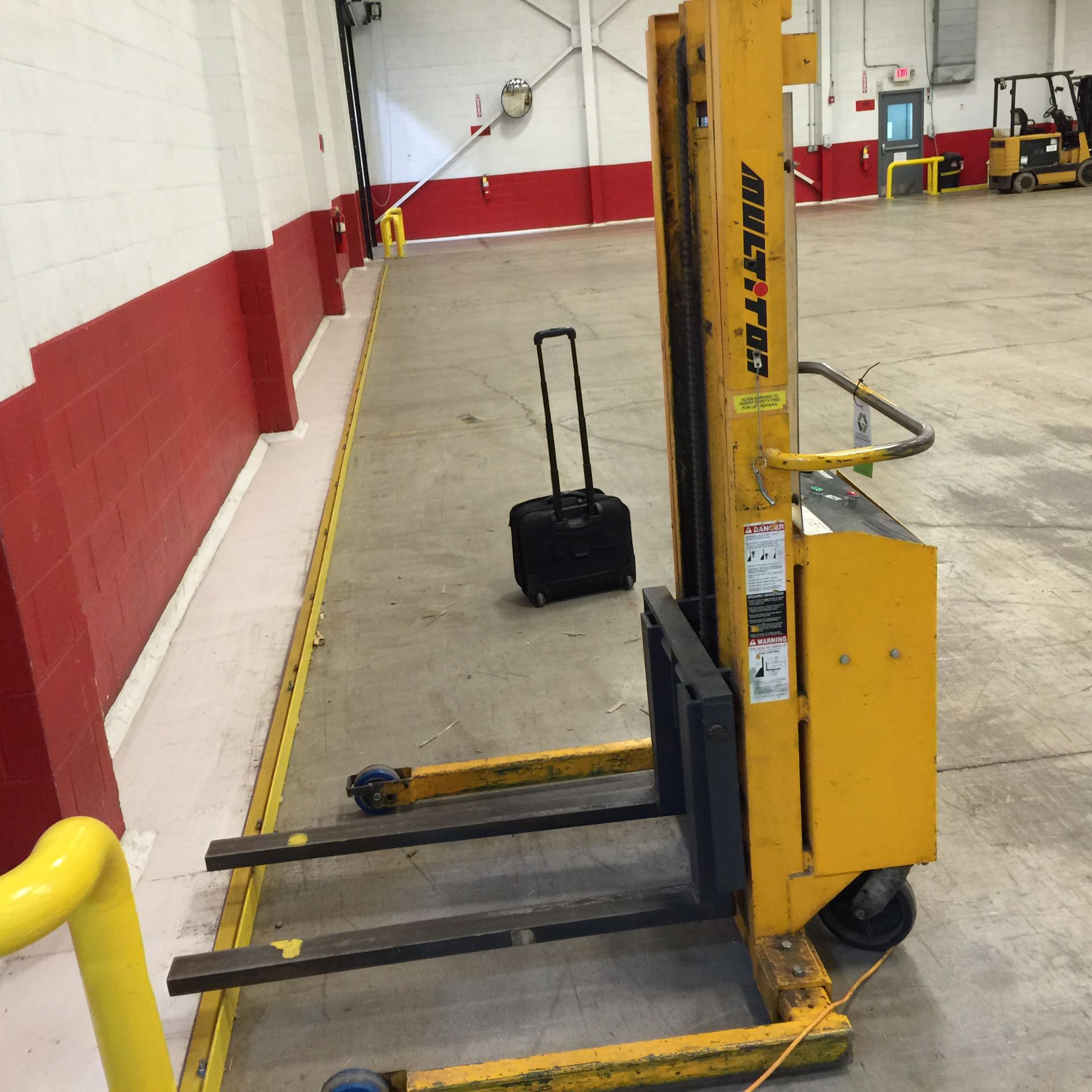 Multiton Corp electric lift, model SM 20-96, s/n 08120389200, 2,000 lb ...
