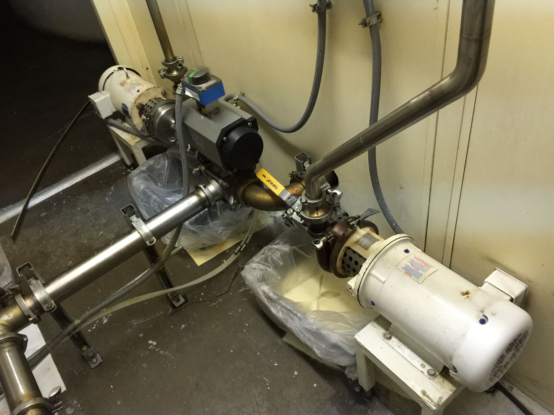 (6) 5 hp APV Centrifugal pumps oil pump room with ball valves and controls. Located in Marion, Ohio - Image 5 of 11