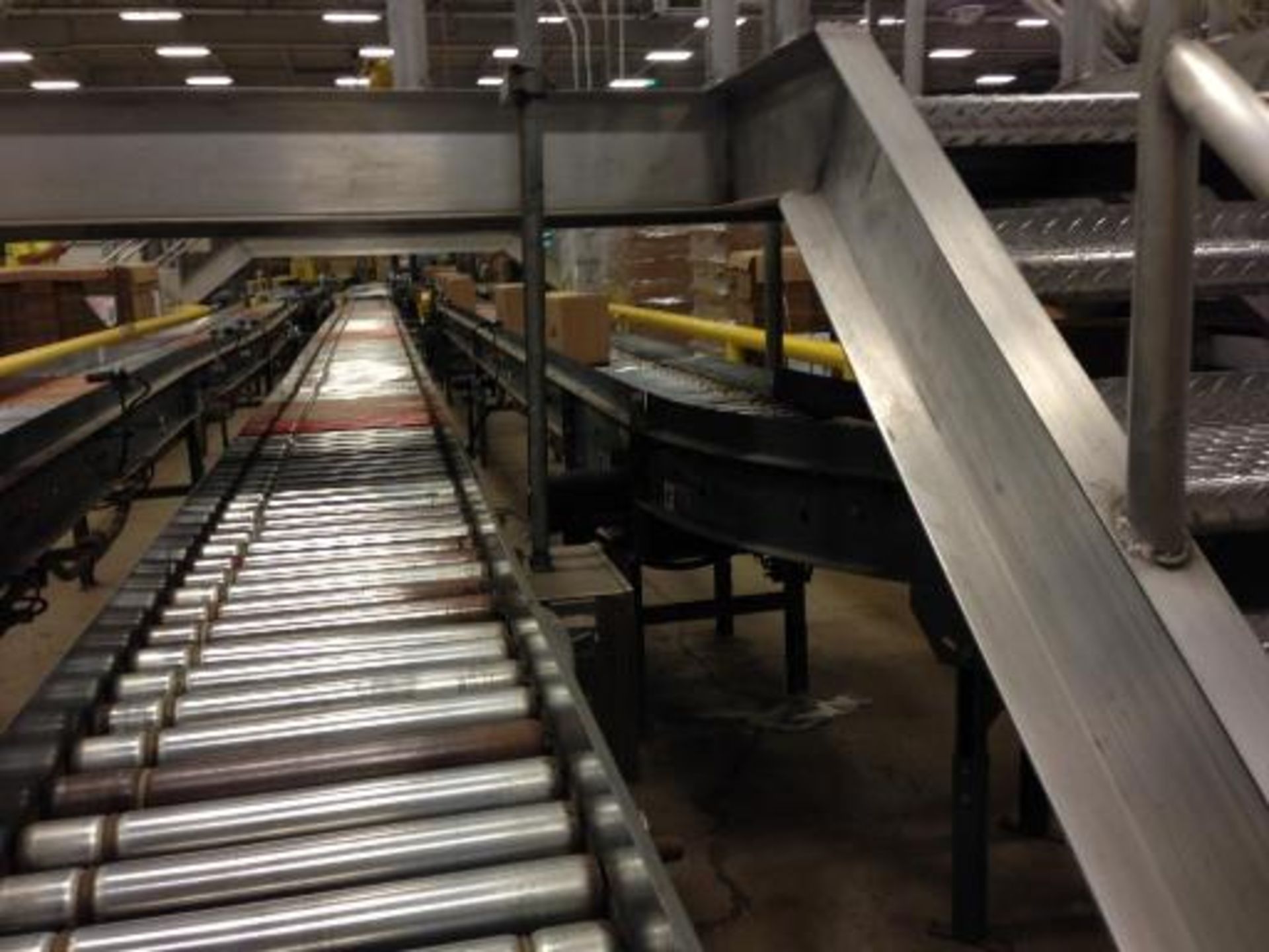 (L9-10) Power Roller conveyor 40 feet long. Located in Marion, Ohio Rigging Fee: $400 - Image 3 of 5