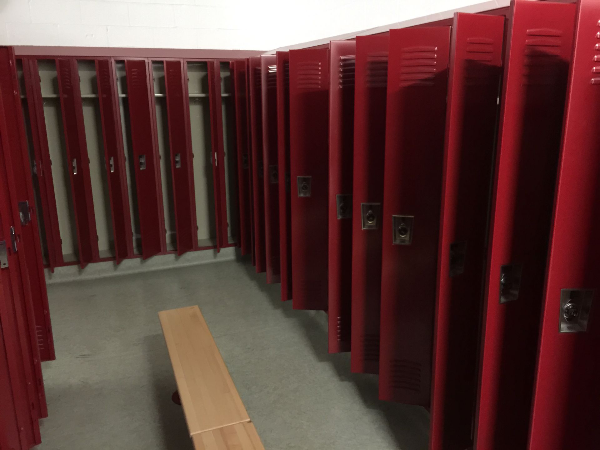 (201) men and women's lockers, Room 4521. Located in Marion, Ohio Rigging Fee: $600 - Image 12 of 12