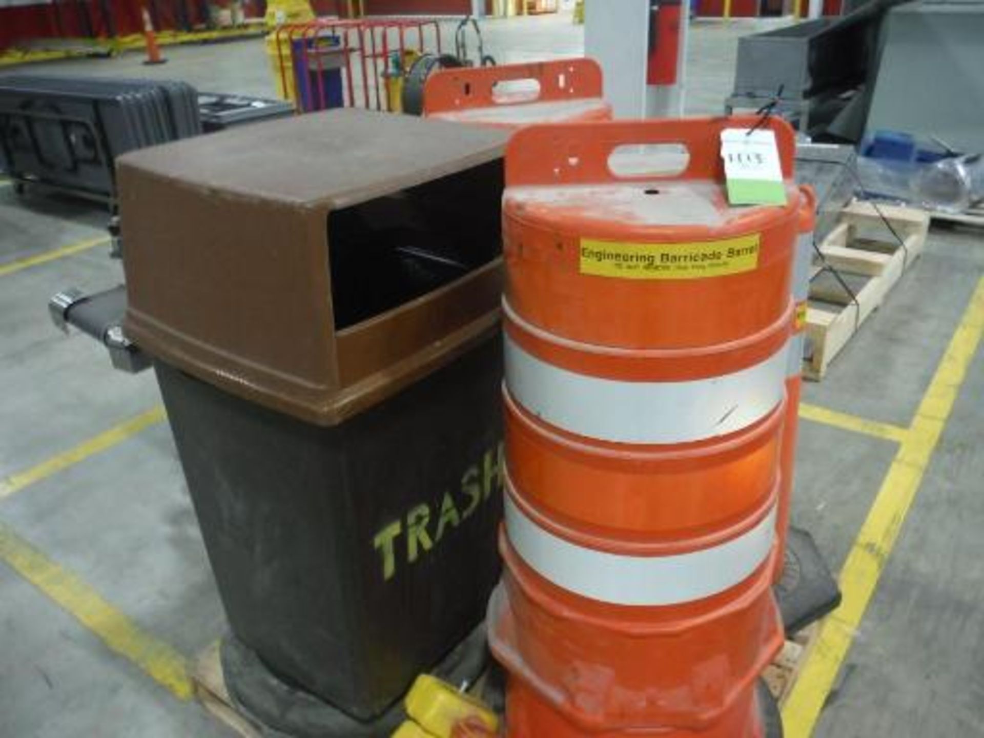 Pallet of safety cones and garbage can. Located in Marion, Ohio Rigging Fee: $100