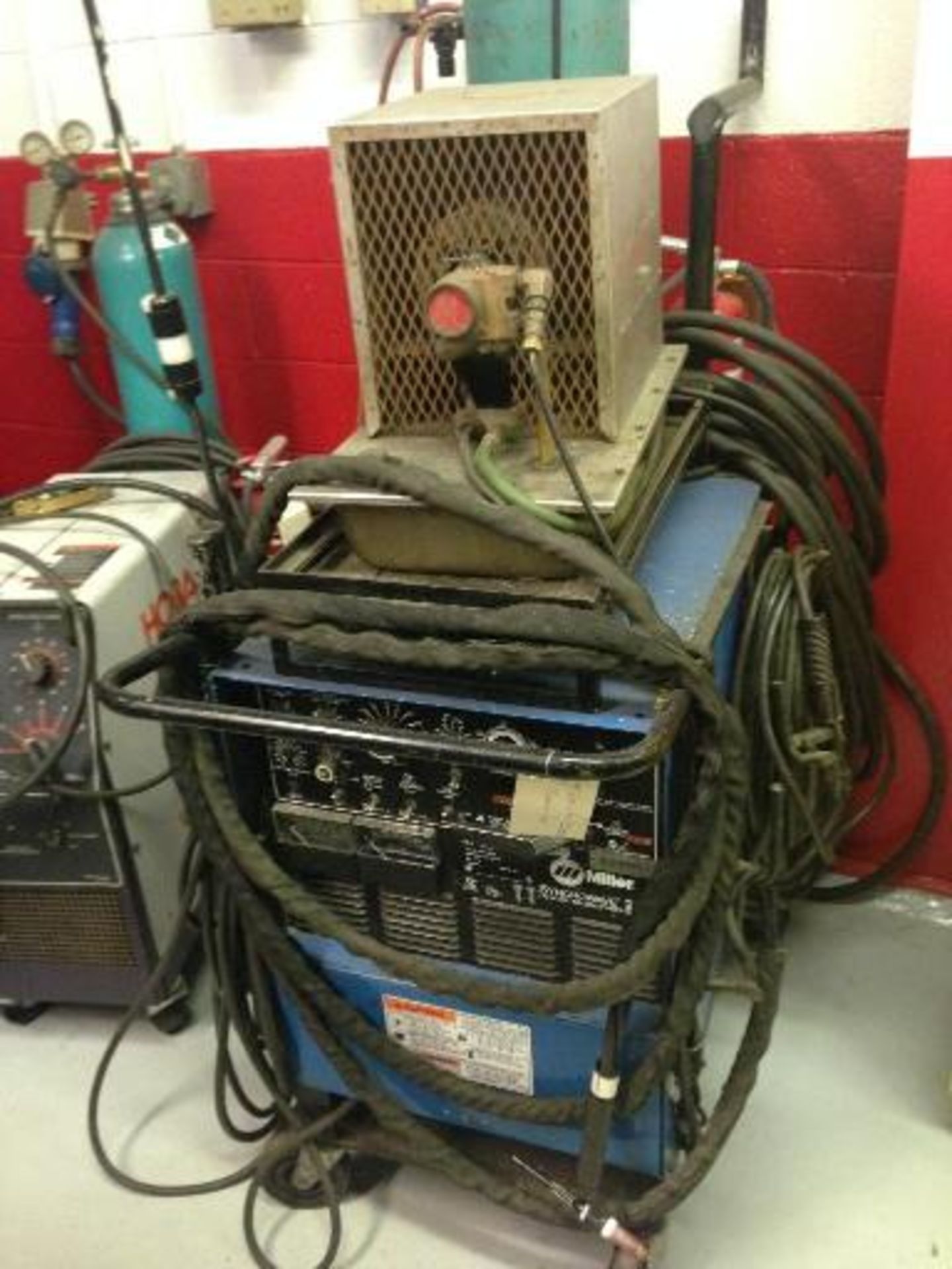 Miller syncrowave 250 welder. Located in Marion, Ohio Rigging Fee: $150