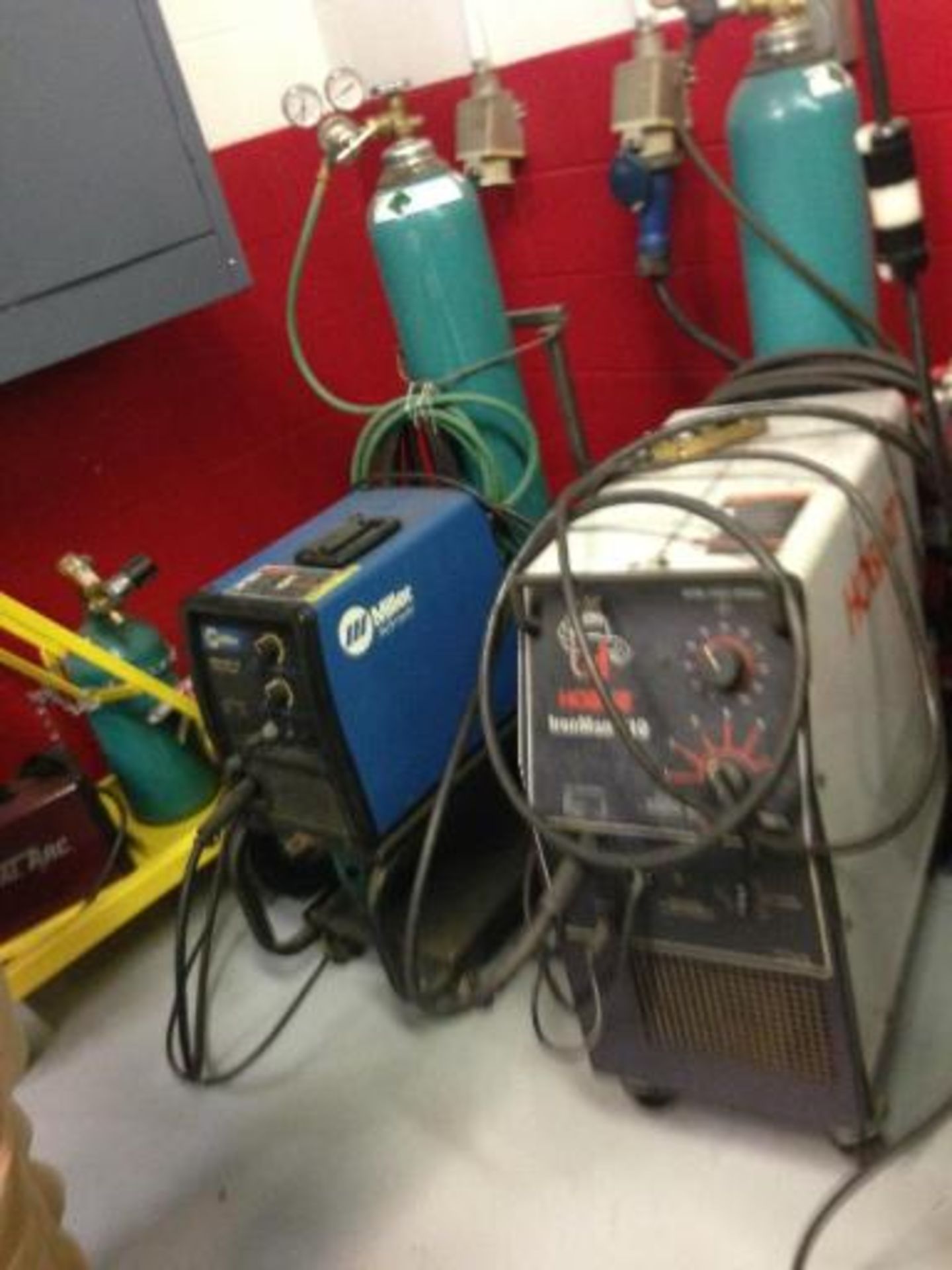 Miller syncrowave 250 welder. Located in Marion, Ohio Rigging Fee: $150 - Image 2 of 2