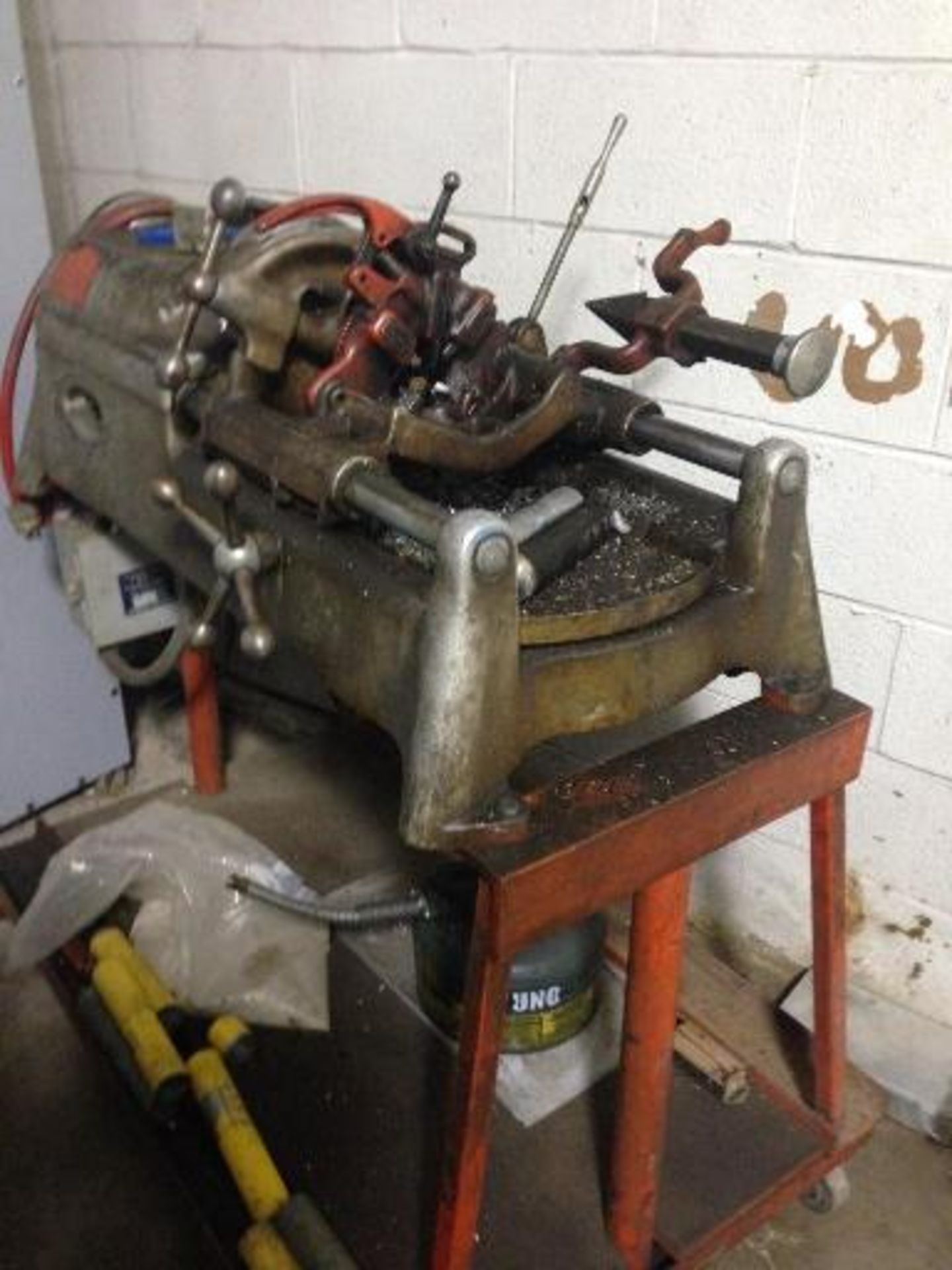 Pipe threader and tools. Located in Marion, Ohio Rigging Fee: $150 - Image 2 of 2