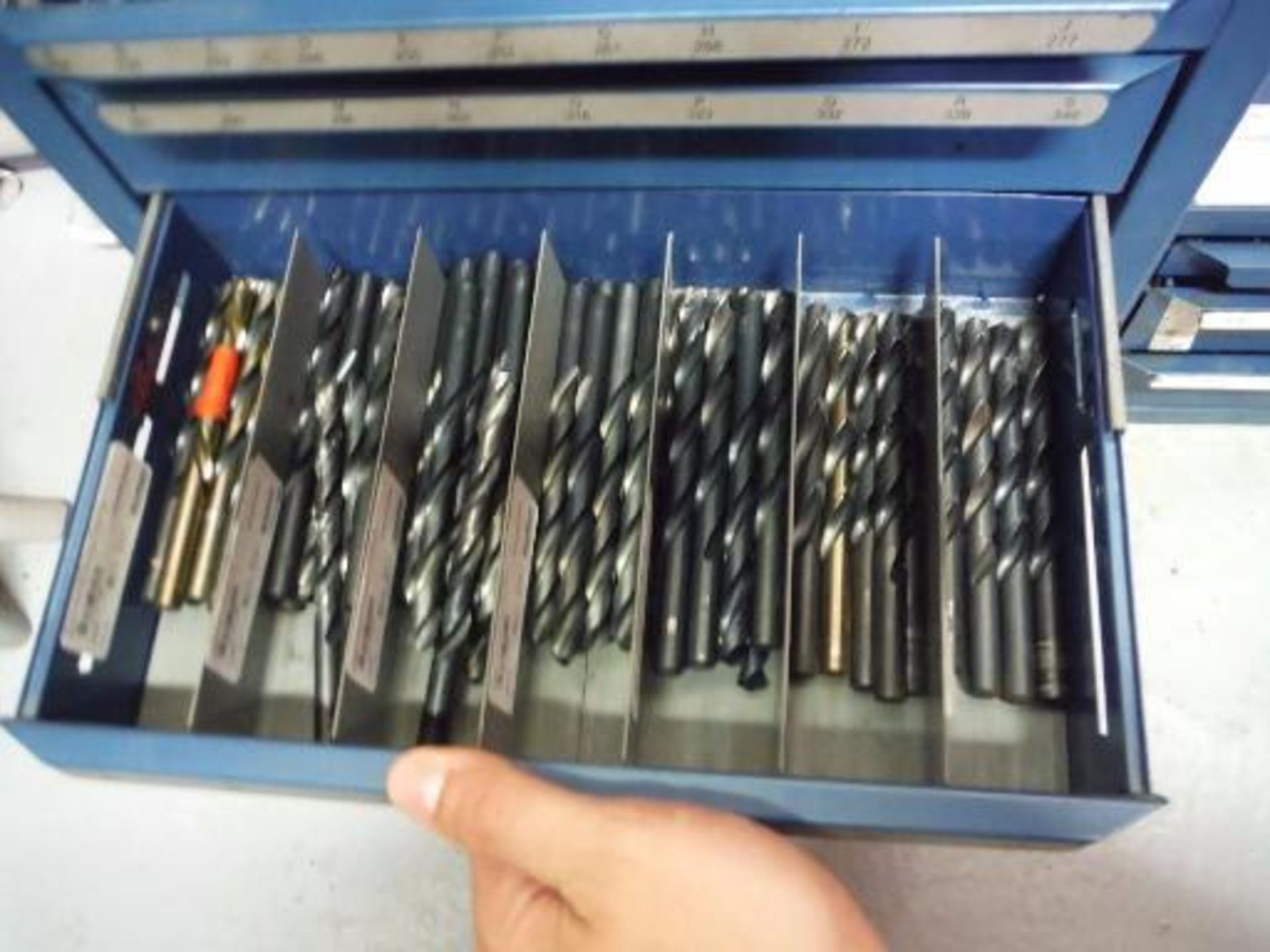 (11) drawers of assorted drill bits, (3) drawers of taps (LOT). Located in Marion, Ohio Rigging Fee: - Image 4 of 7